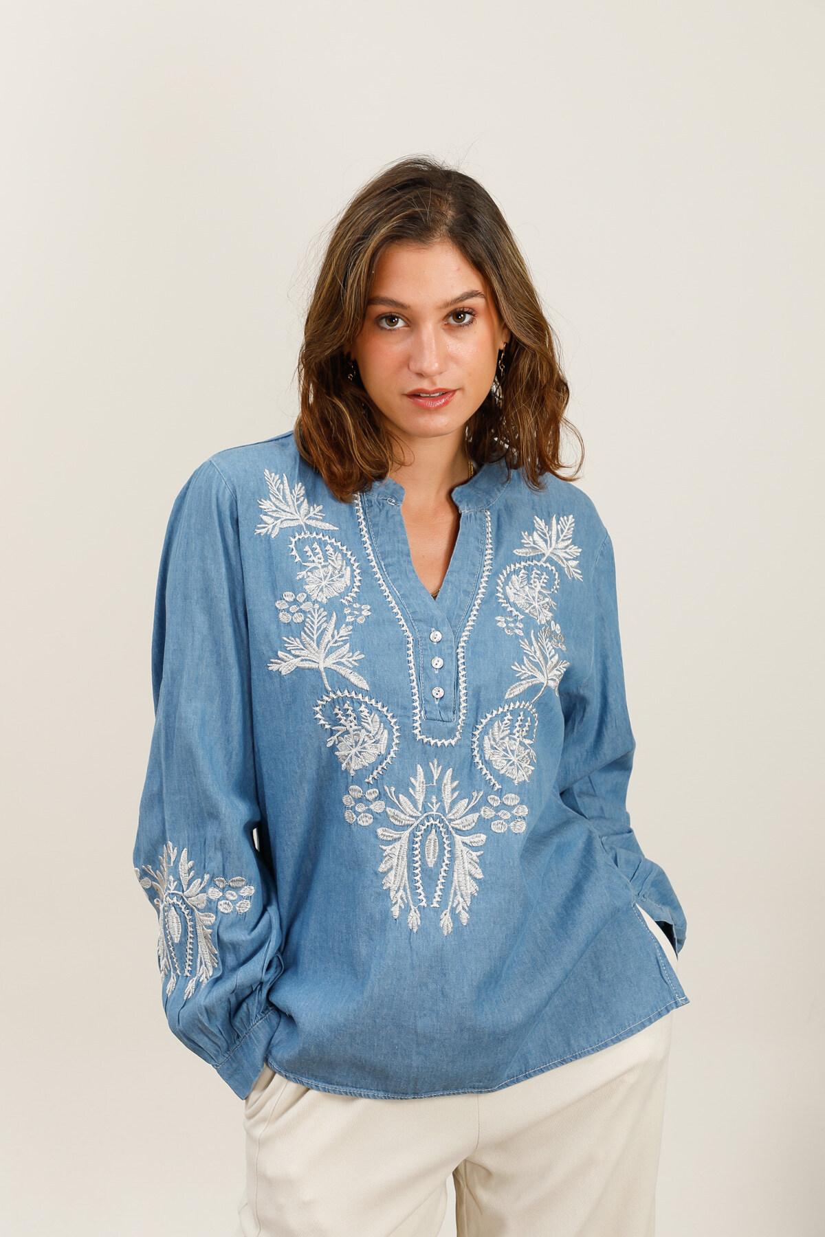 Mayorista Inspiration Studio - ❤️Blusa bordada de denim lavado❤️