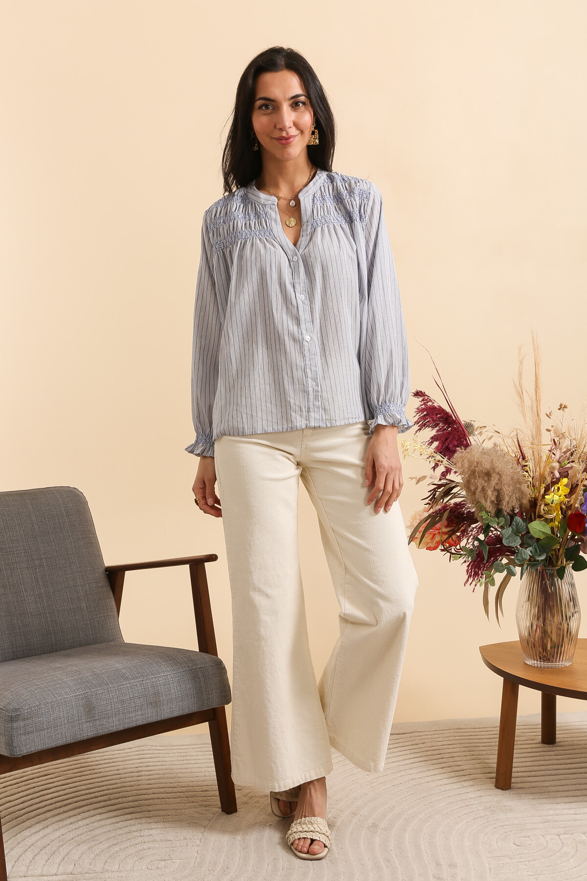 Grossista Inspiration Studio - Blusa di cotone a strisce con smetti decorativi.