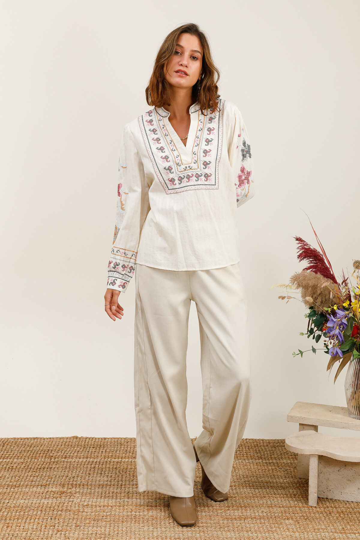 Mayorista Inspiration Studio - 🧡Enamórate de la elegancia bohemia de nuestra blusa de algodón bordado🧡