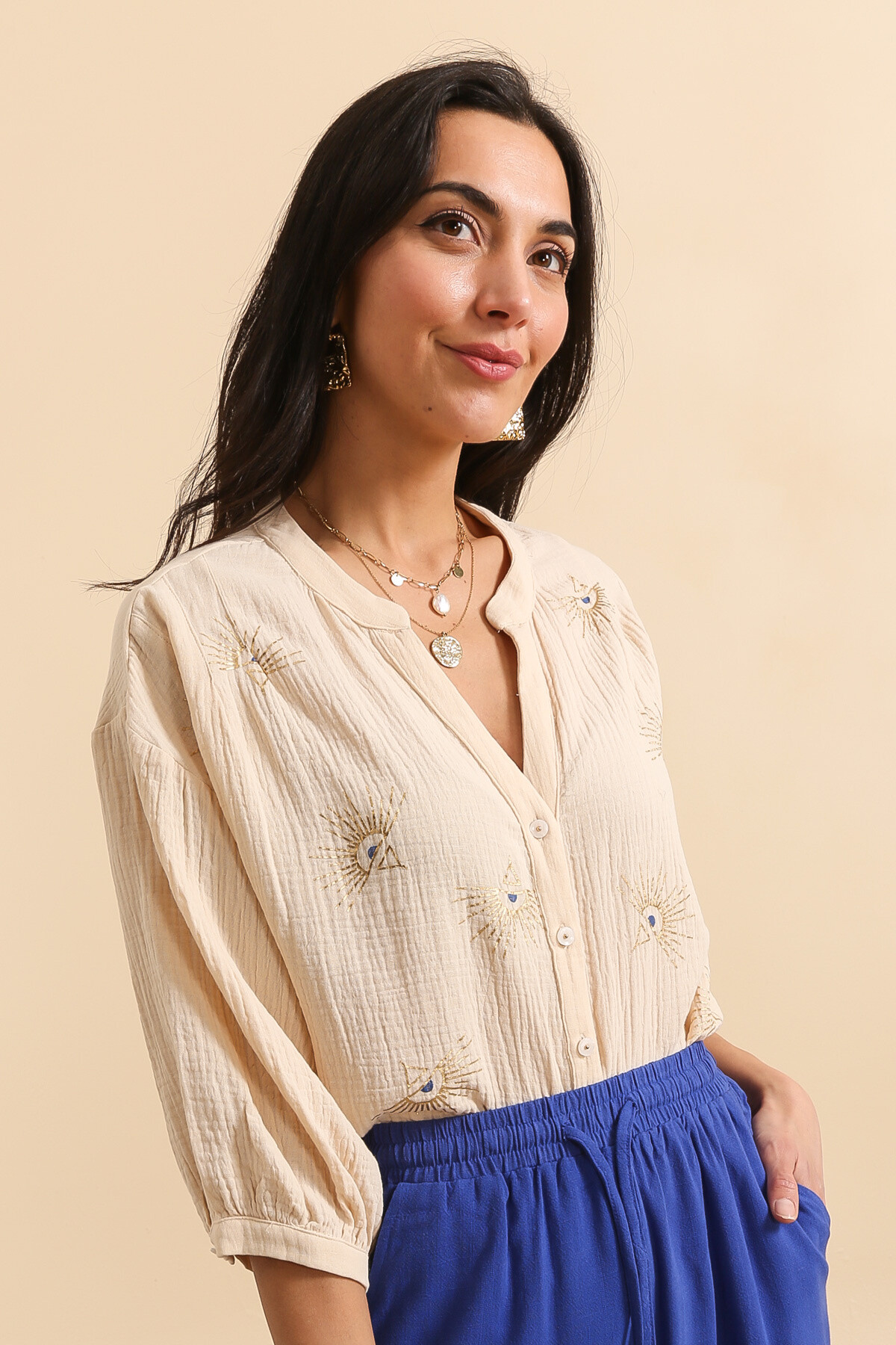 Grossista Inspiration Studio - Blusa in cotone con motivo occhi stampato.