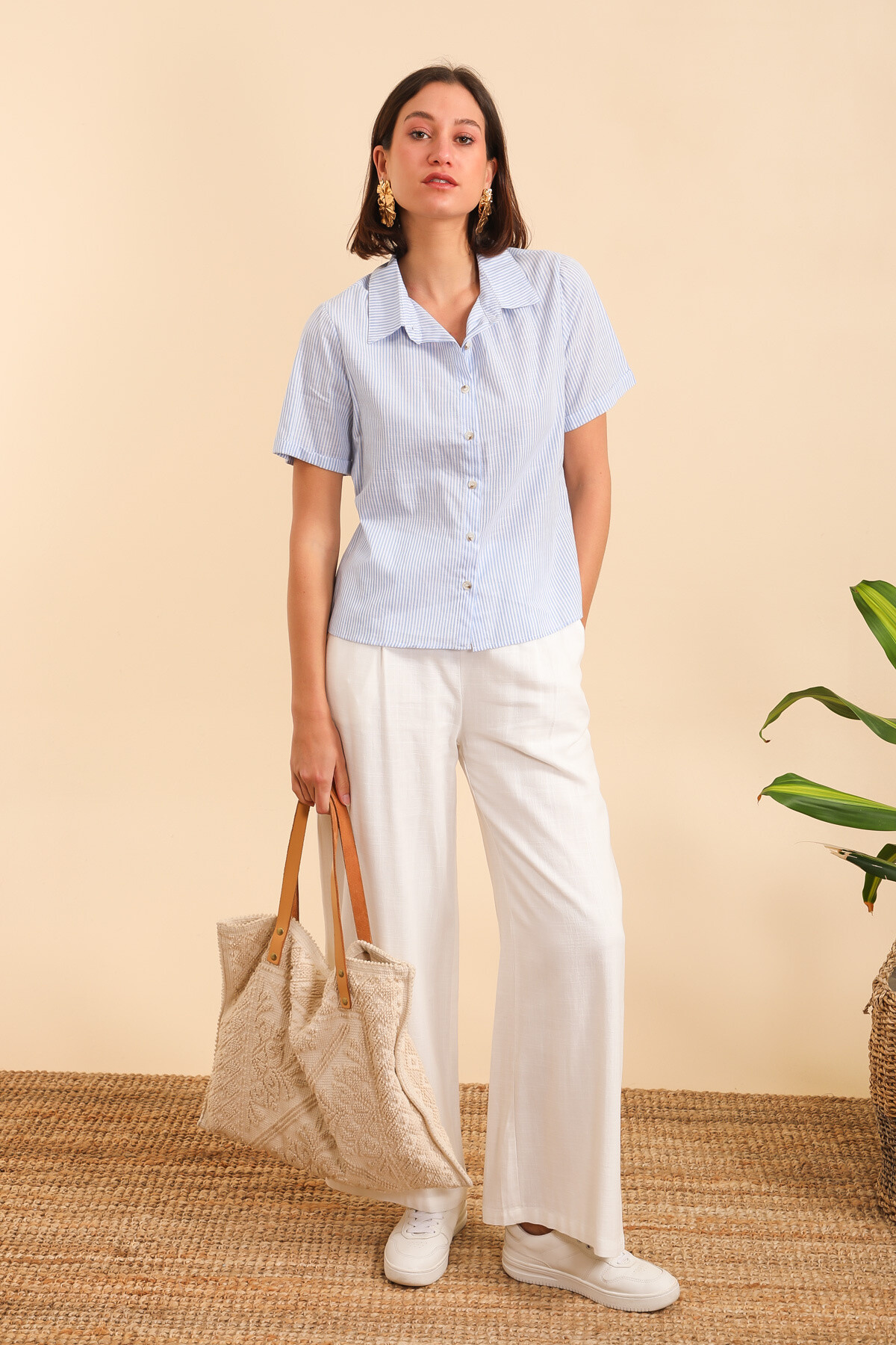 Grossista Inspiration Studio - Camicia blu in cotone a righe verticali