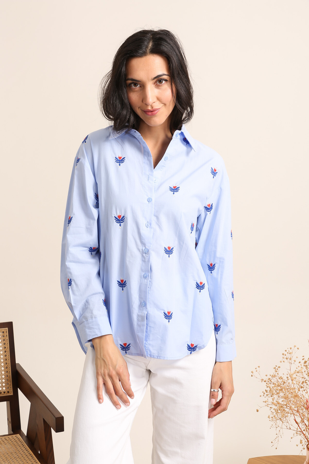 Wholesaler Inspiration Studio - Cotton shirt with embroidered pattern.