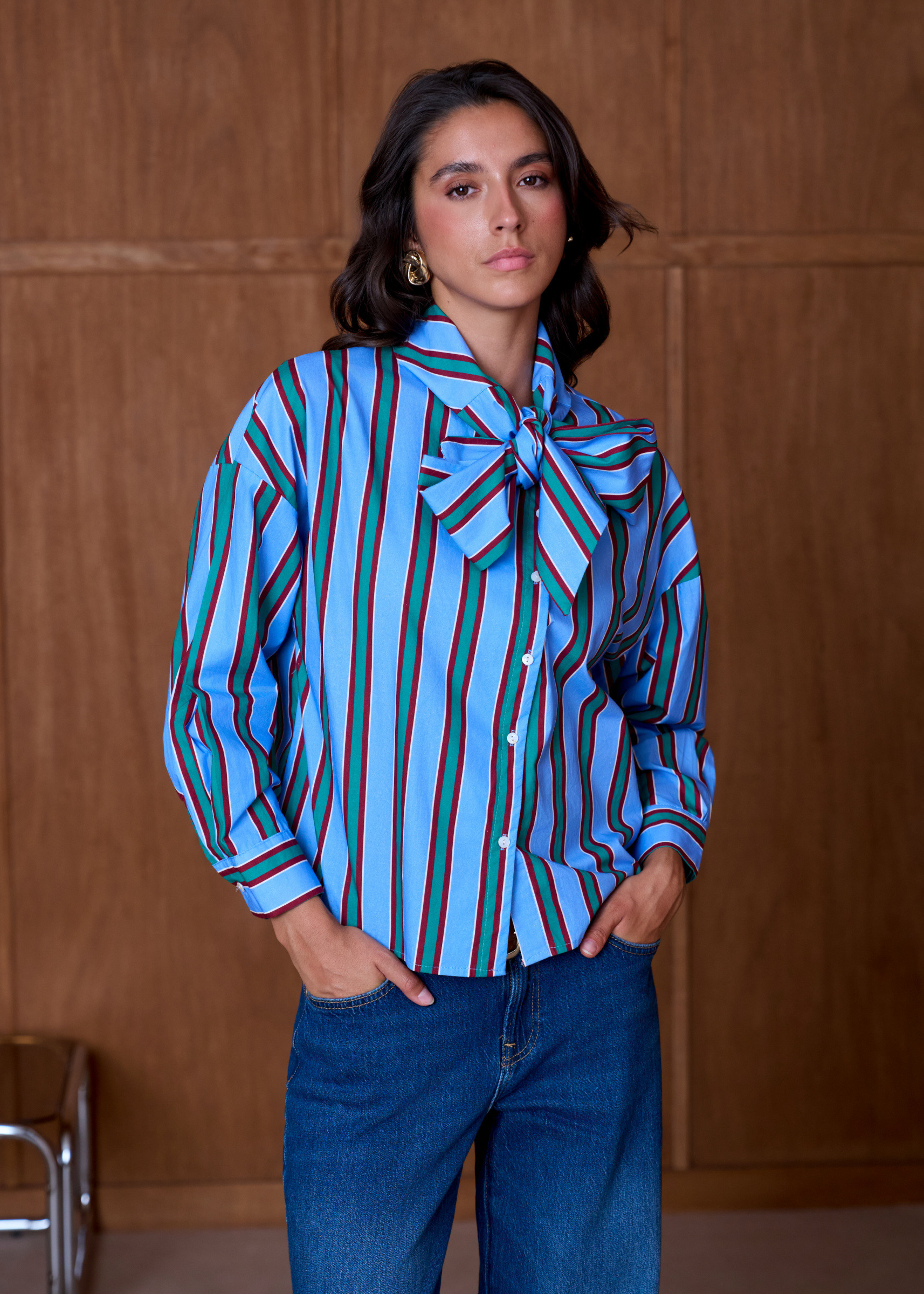 Mayorista Inspiration Studio - Camisa a rayas con lazo – Elegancia atemporal