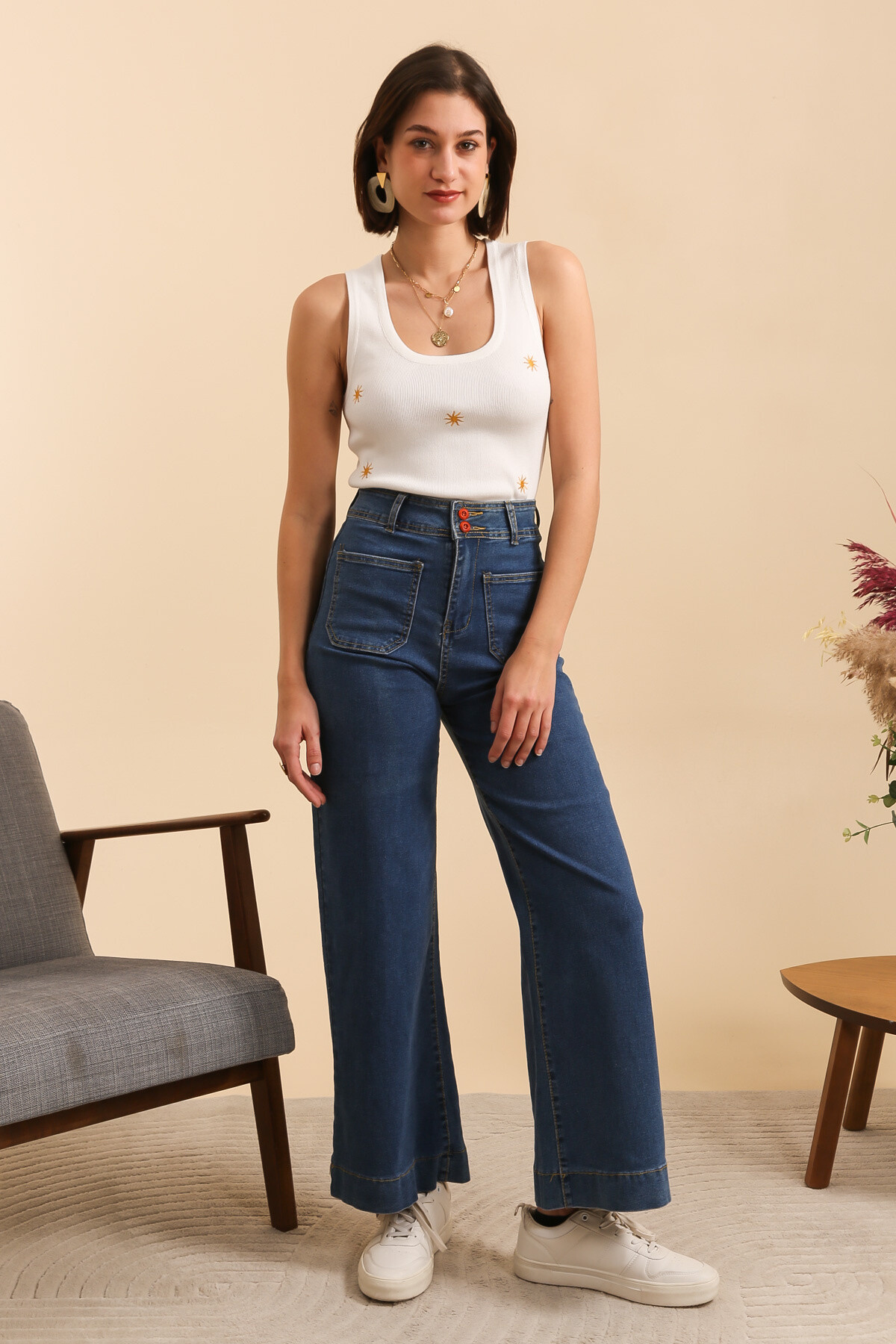 Grossiste Inspiration Studio - Débardeur ajusté en maille fine en viscose avec broderie soleil.