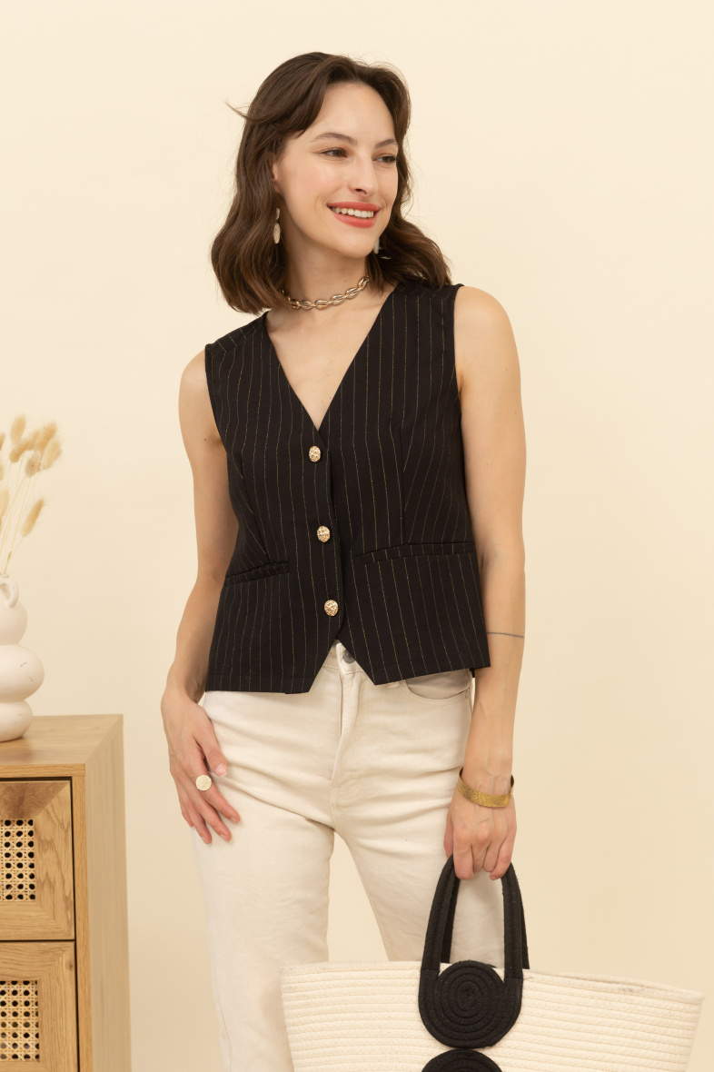 Grossista Inspiration Studio - Gilet in viscosa senza maniche a righe sottili dorate.