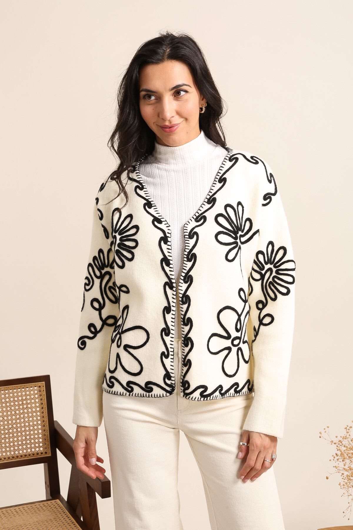 Wholesaler Inspiration Studio - Knitted vest with floral patterns