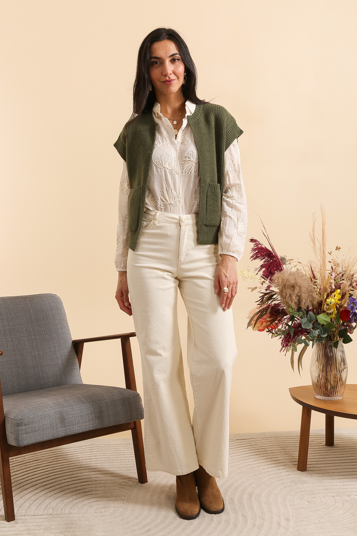 Wholesaler Inspiration Studio - Sleeveless vest in fine knitted mesh.