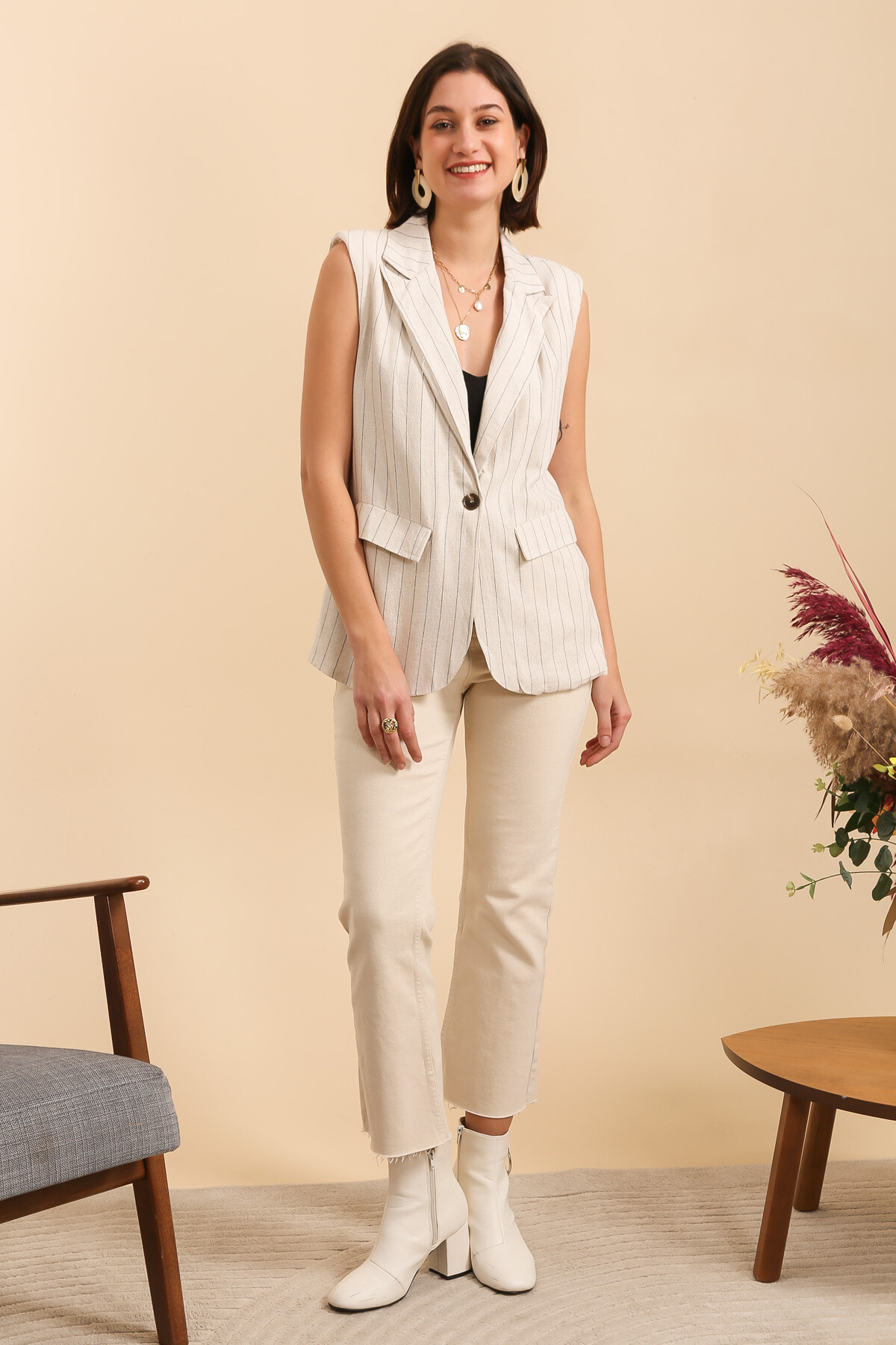 Wholesaler Inspiration Studio - Striped sleeveless vest in viscose and linen.