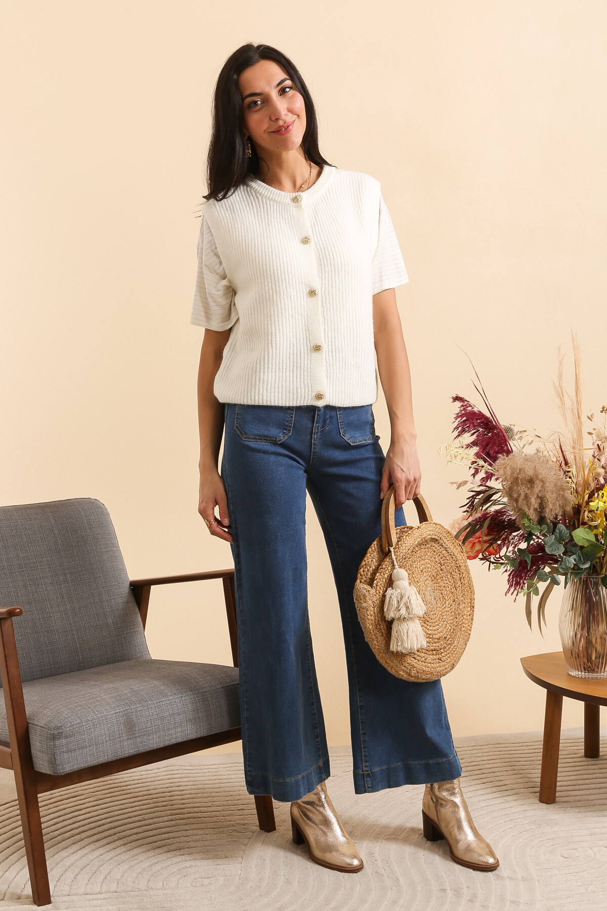 Wholesaler Inspiration Studio - Sleeveless wool vest with jeweled buttons.