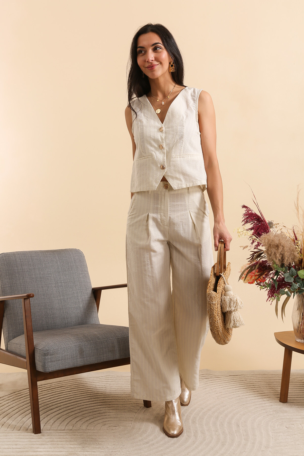 Wholesaler Inspiration Studio - Sleeveless cotton vest.