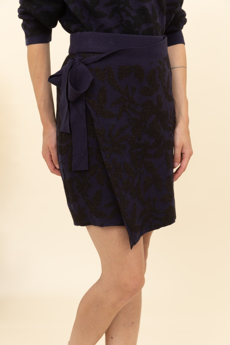 Wholesaler Inspiration Studio - Shiny floral wrap skirt with tie belt