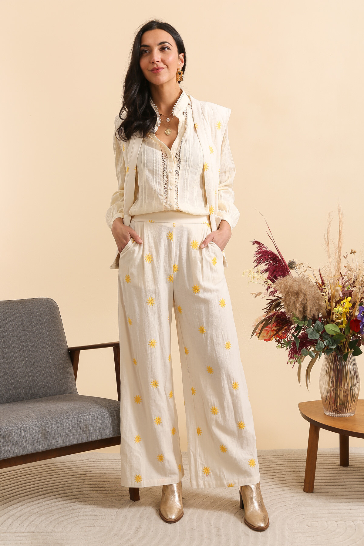 Grossiste Inspiration Studio - Pantalon en coton brodé "Soleil".