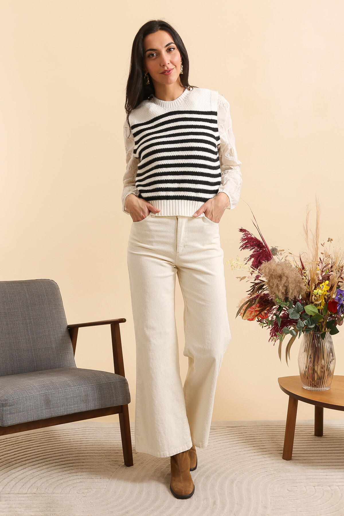 Wholesaler Inspiration Studio - Striped sleeveless wool sweater with gold buttons.