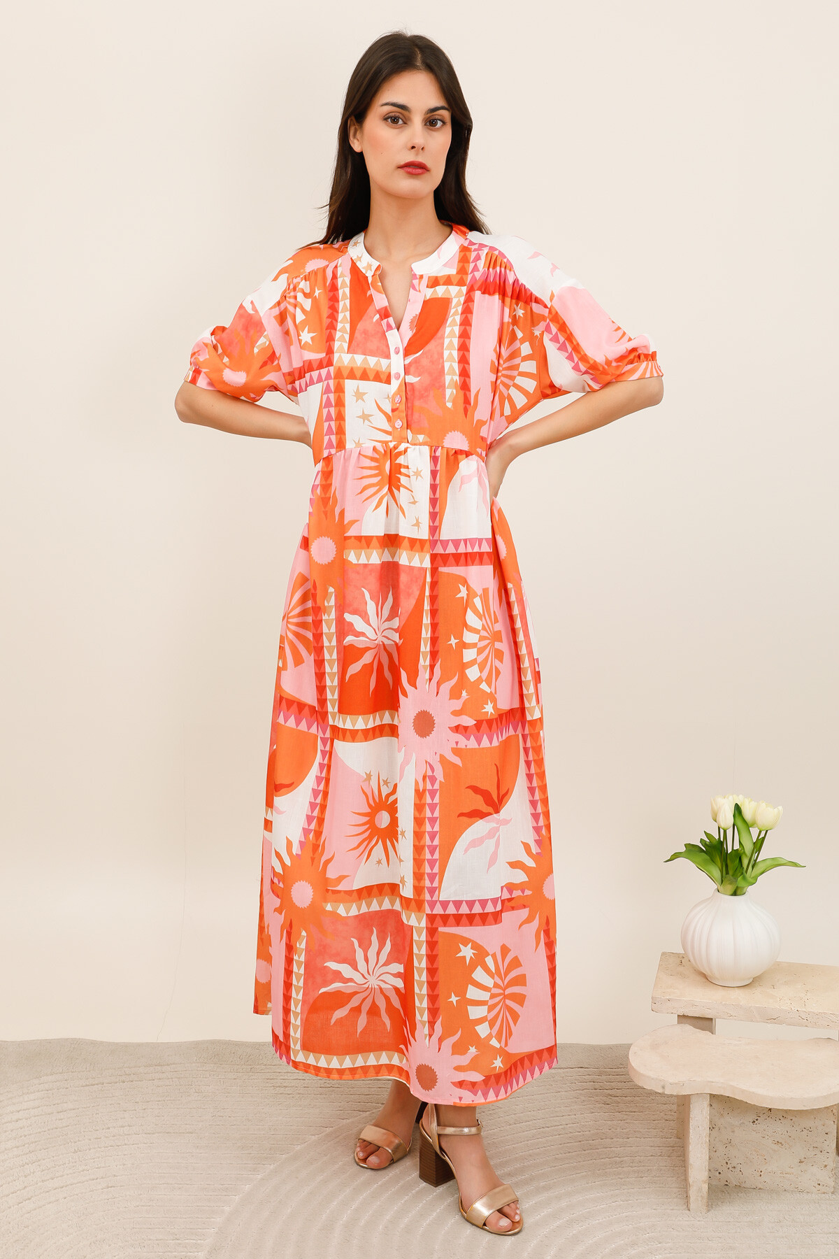 Mayorista Inspiration Studio - Vestido largo de algodón con estampado solar y gráfico.