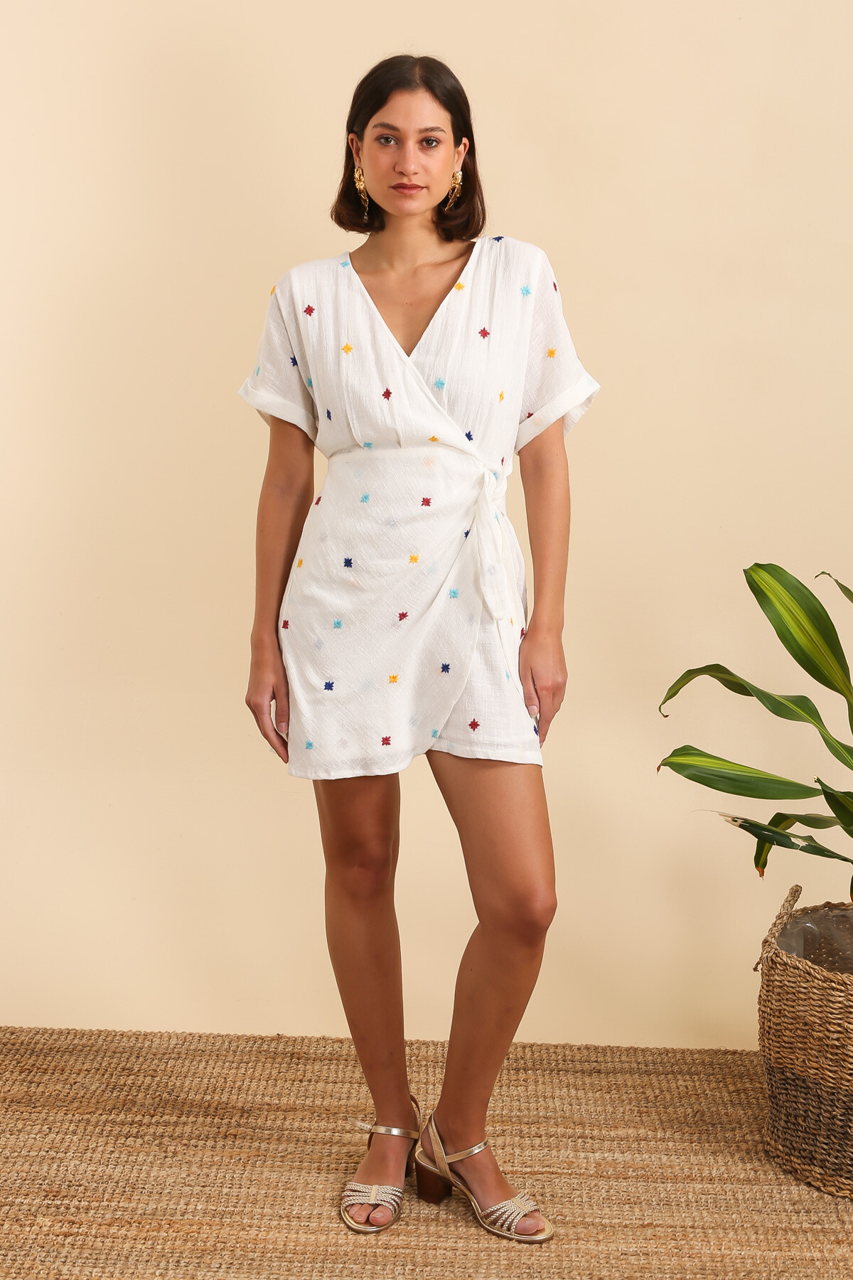 Wholesaler Inspiration Studio - Cotton wrap dress with embroidery and bow.