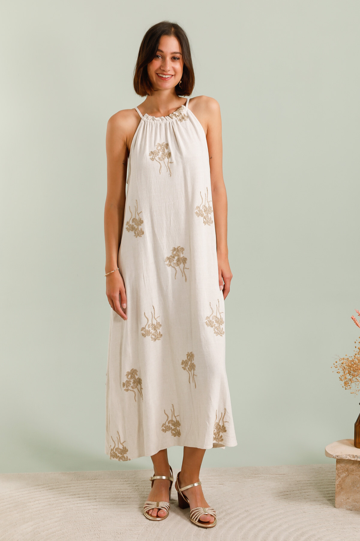 Wholesaler Inspiration Studio - Long embroidered dress Bohemian in linen.