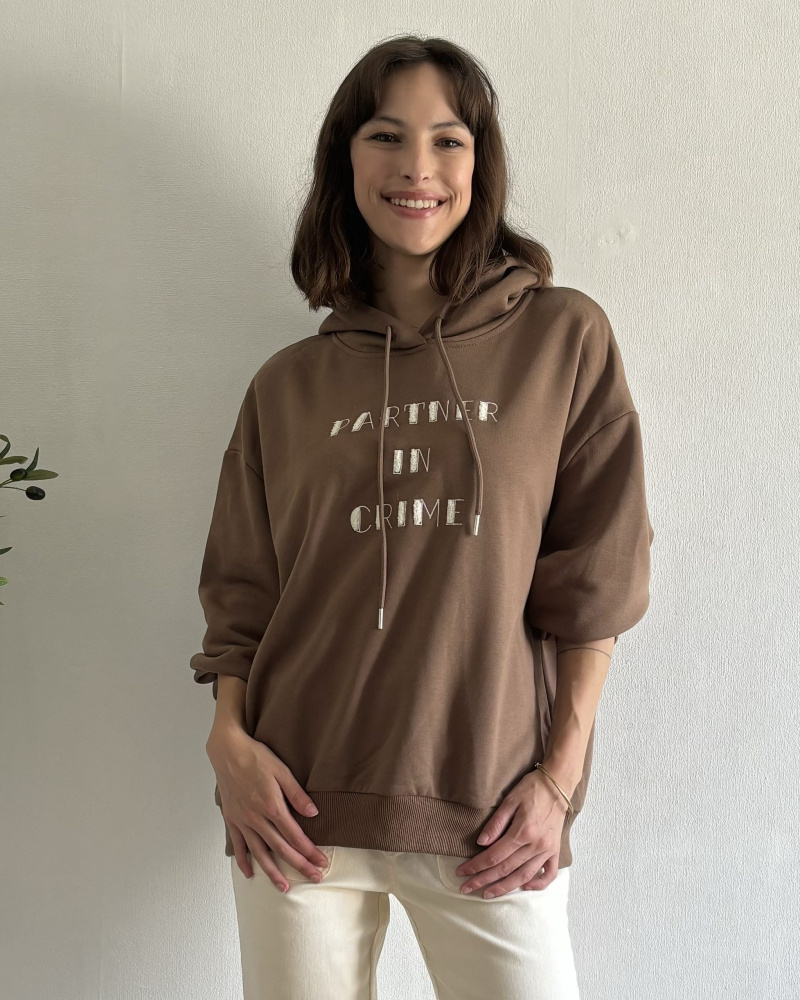 Grossiste Inspiration Studio - Sweat à Capuche "Partner in Crime".