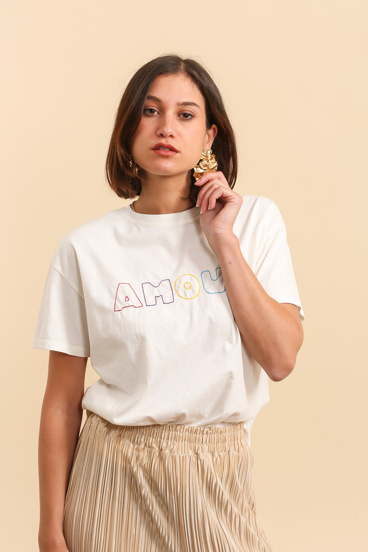 Wholesaler Inspiration Studio - ? "Love" embroidered t-shirt-a touch of sweetness and style ?