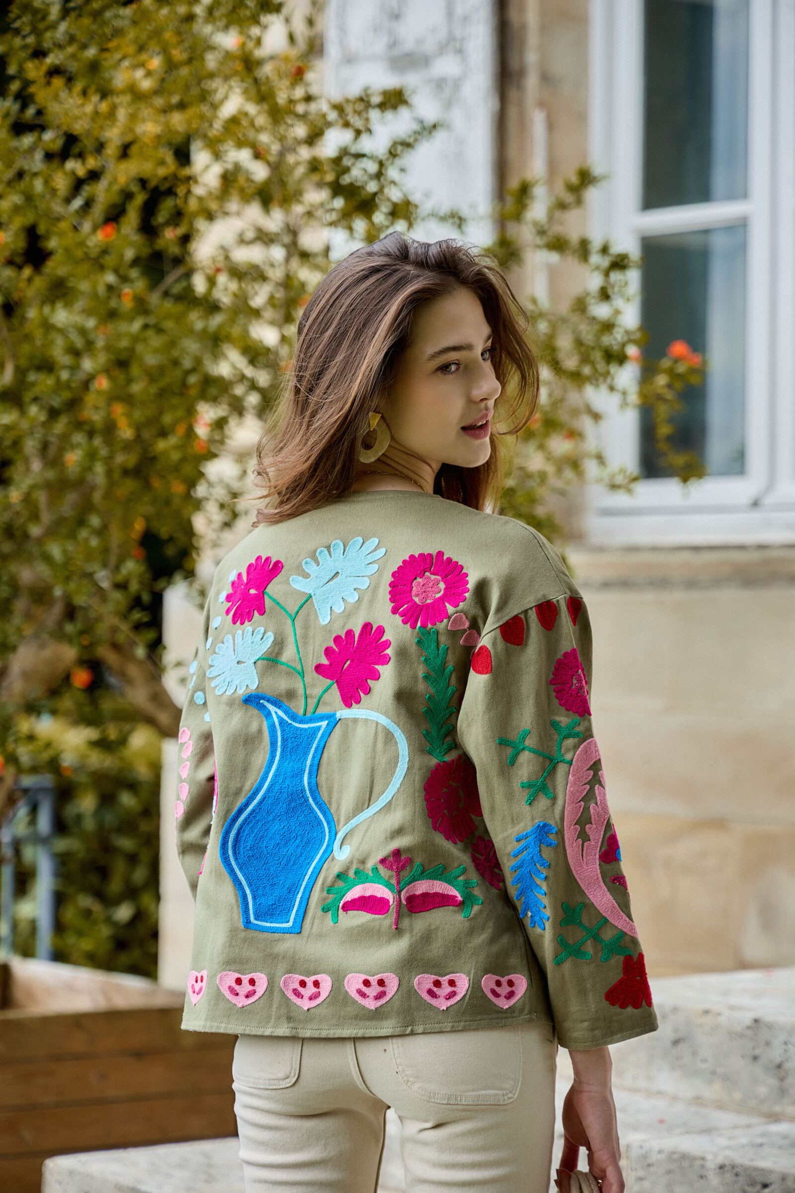 Wholesaler Inspiration Studio - ✨Embroidered jacket with colorful floral patterns✨