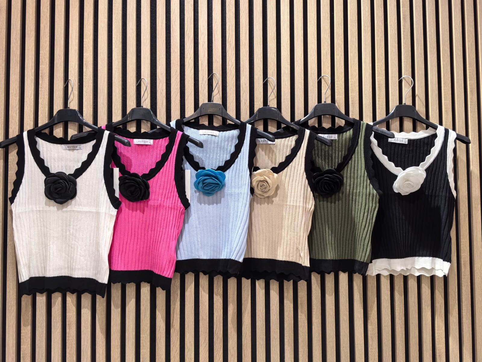 Wholesaler INSTA GIRL 1 - Top with flower pin