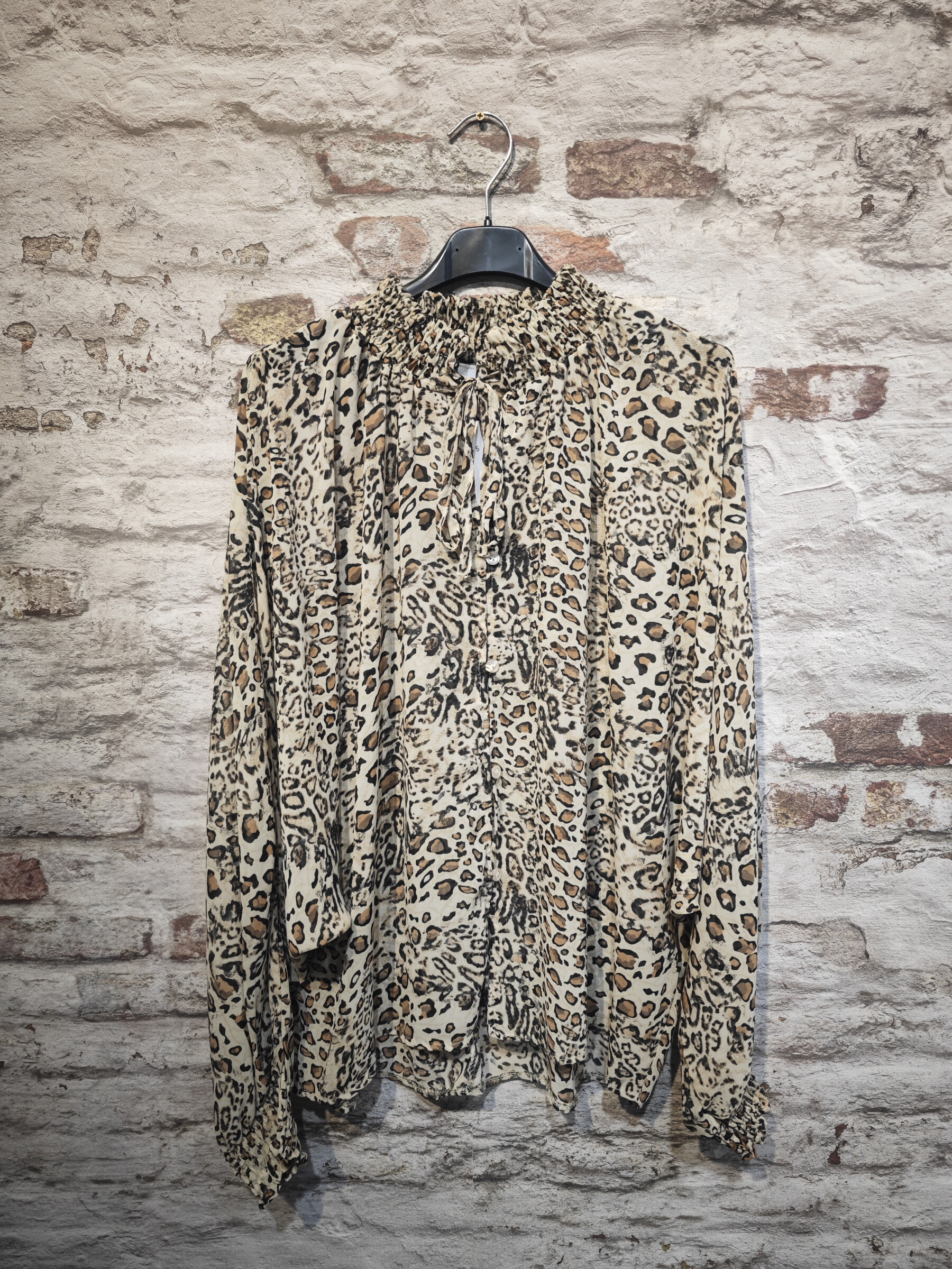 Wholesaler INSTA GIRL 1 - Animal pattern blouse