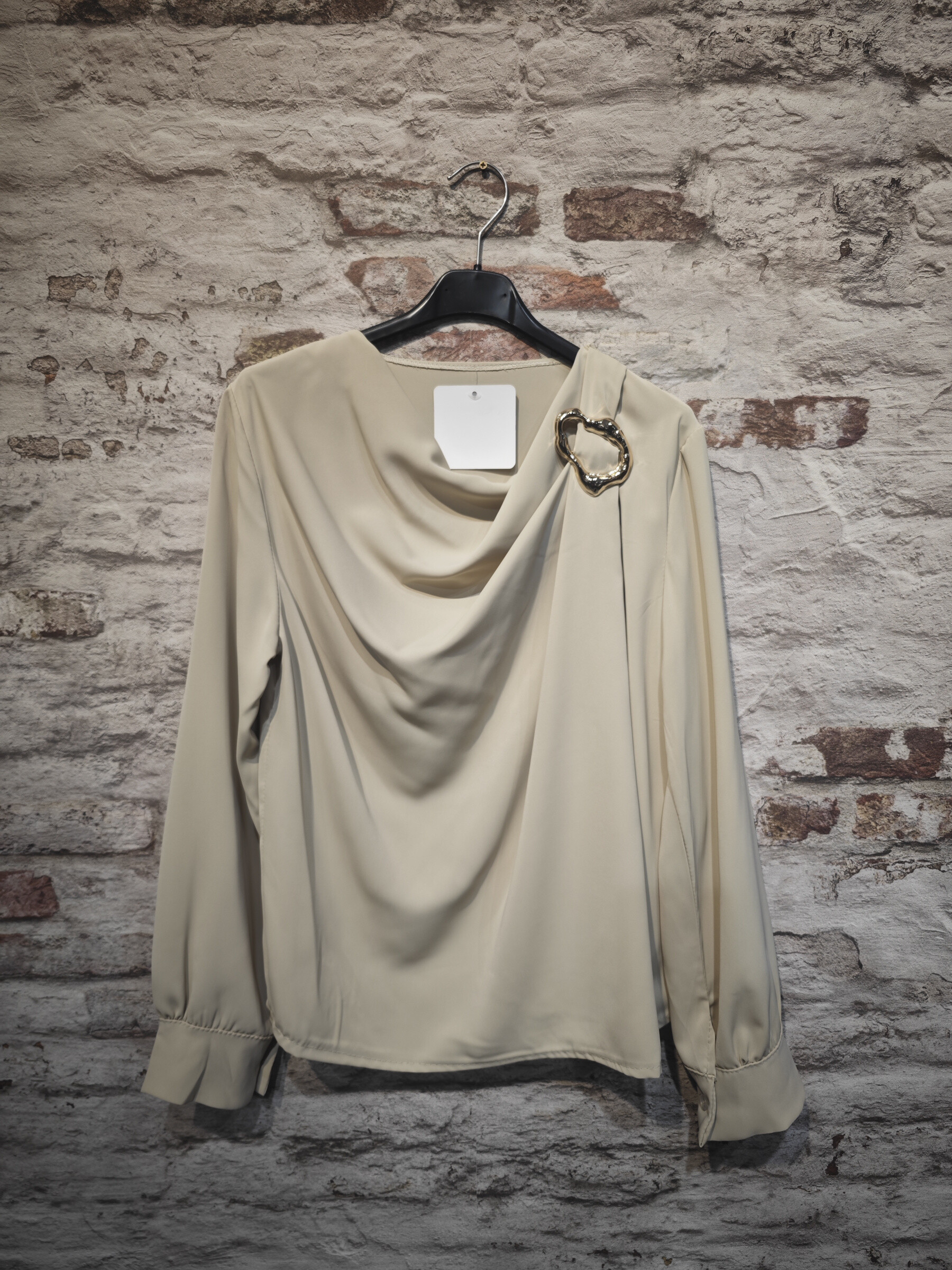 Wholesaler INSTA GIRL 1 - Blouse with front buckle