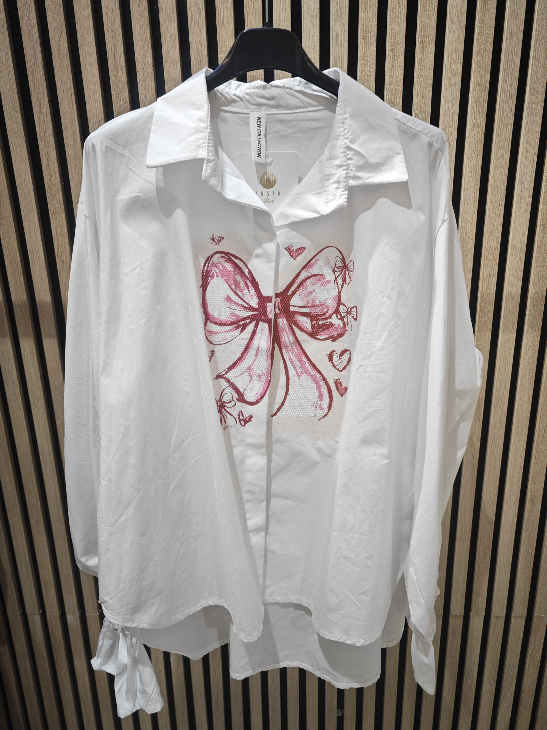 Wholesaler INSTA GIRL 1 - Shirt with rhinestones on the front