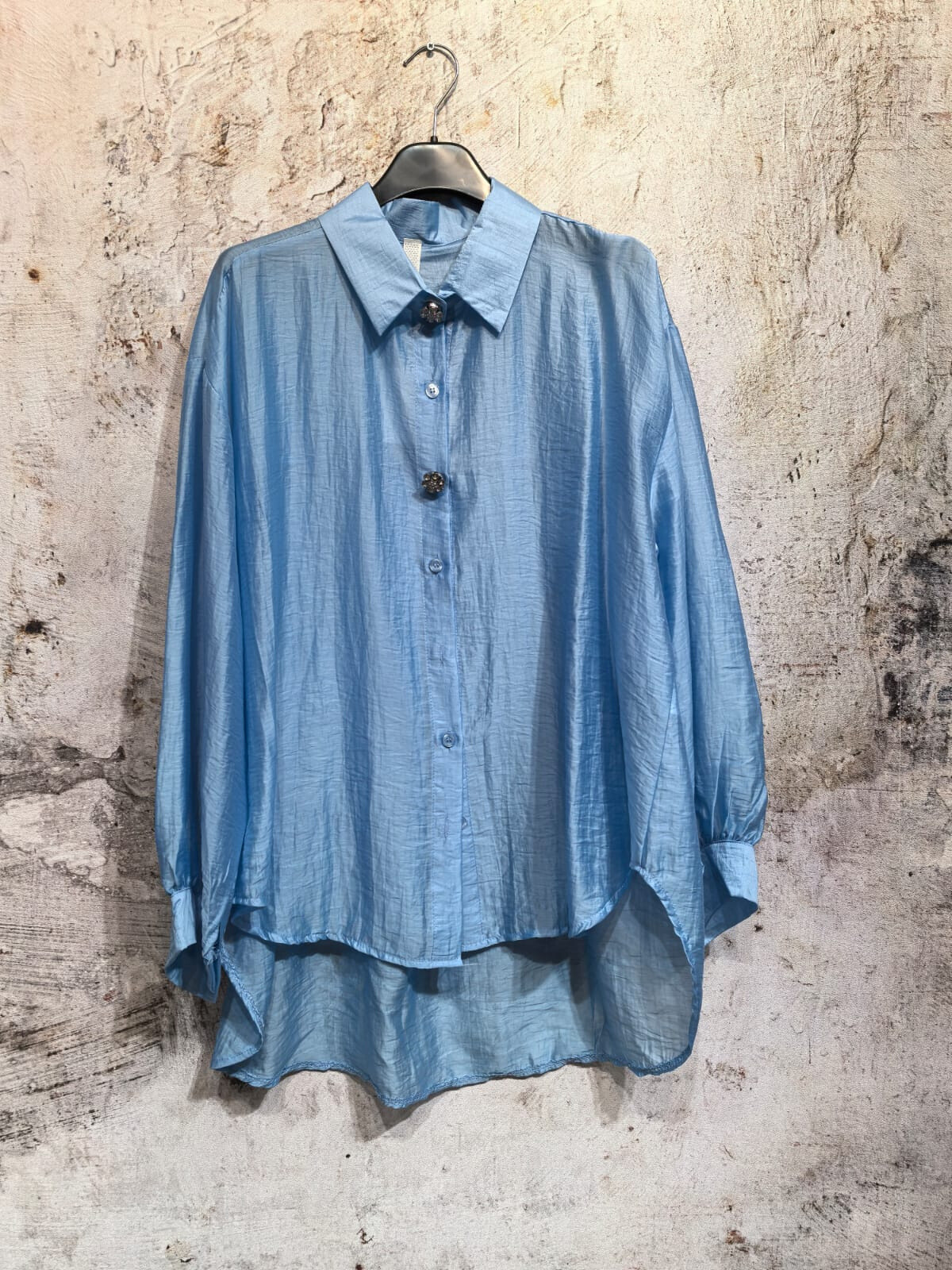 Wholesaler INSTA GIRL 1 - Lyocell shirt with 2 removable rhinestones