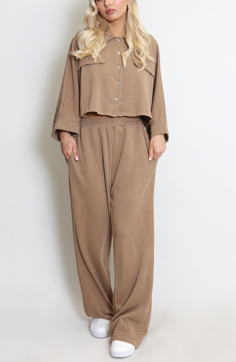 Grossiste INSTA GIRL 1 - Ensemble chemise et pantalon court boxy décontracté