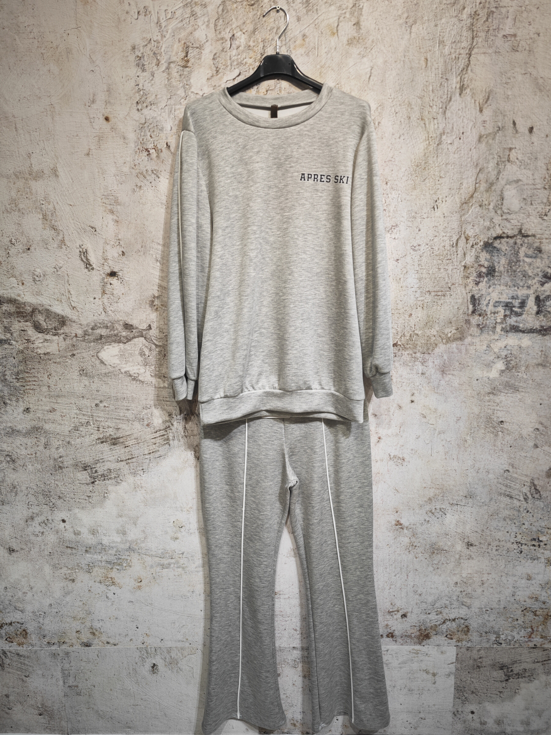 Wholesaler INSTA GIRL 1 - "After skiing" jogging sweatshirt
