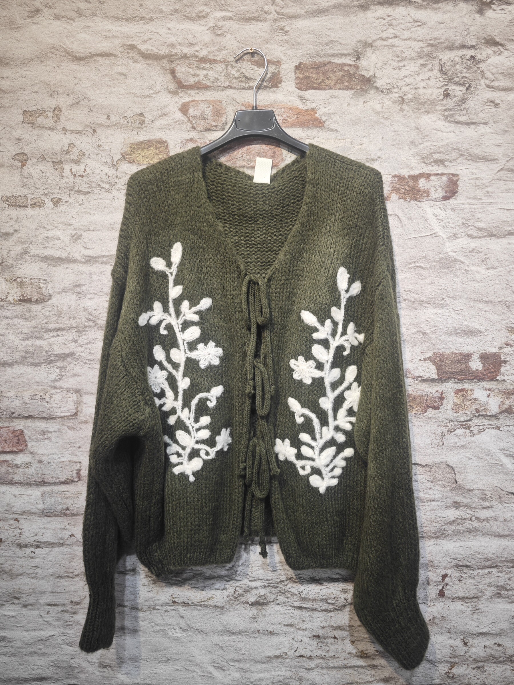 Wholesaler INSTA GIRL 1 - Vest with embroidered flower