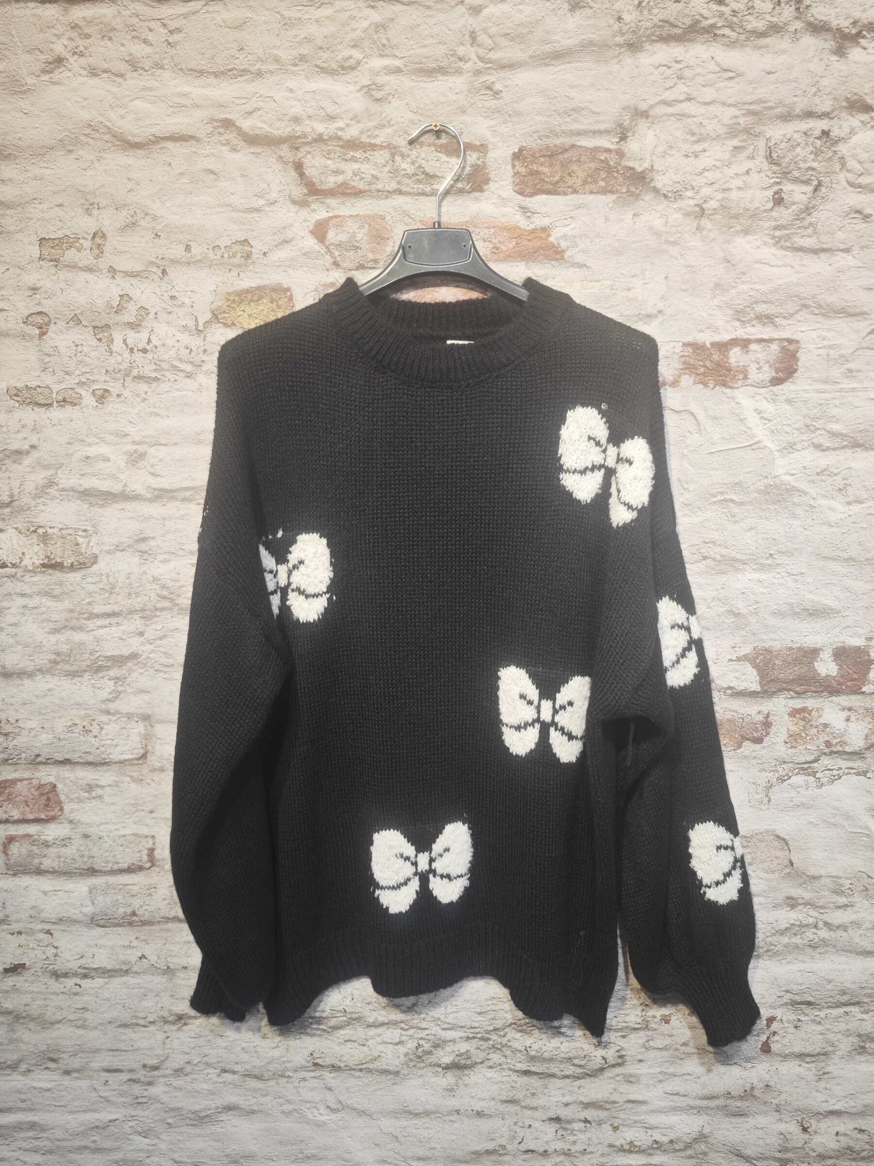 Wholesaler INSTA GIRL 1 - Sweater with flower border