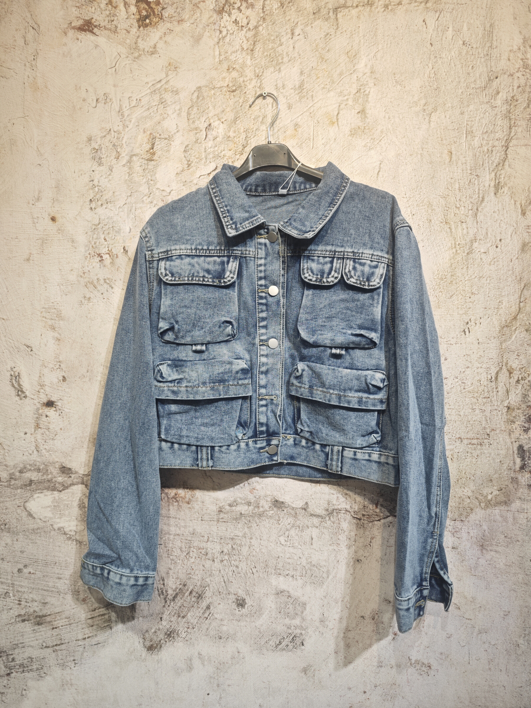 Wholesaler INSTA GIRL 1 - Denim jacket with pockets