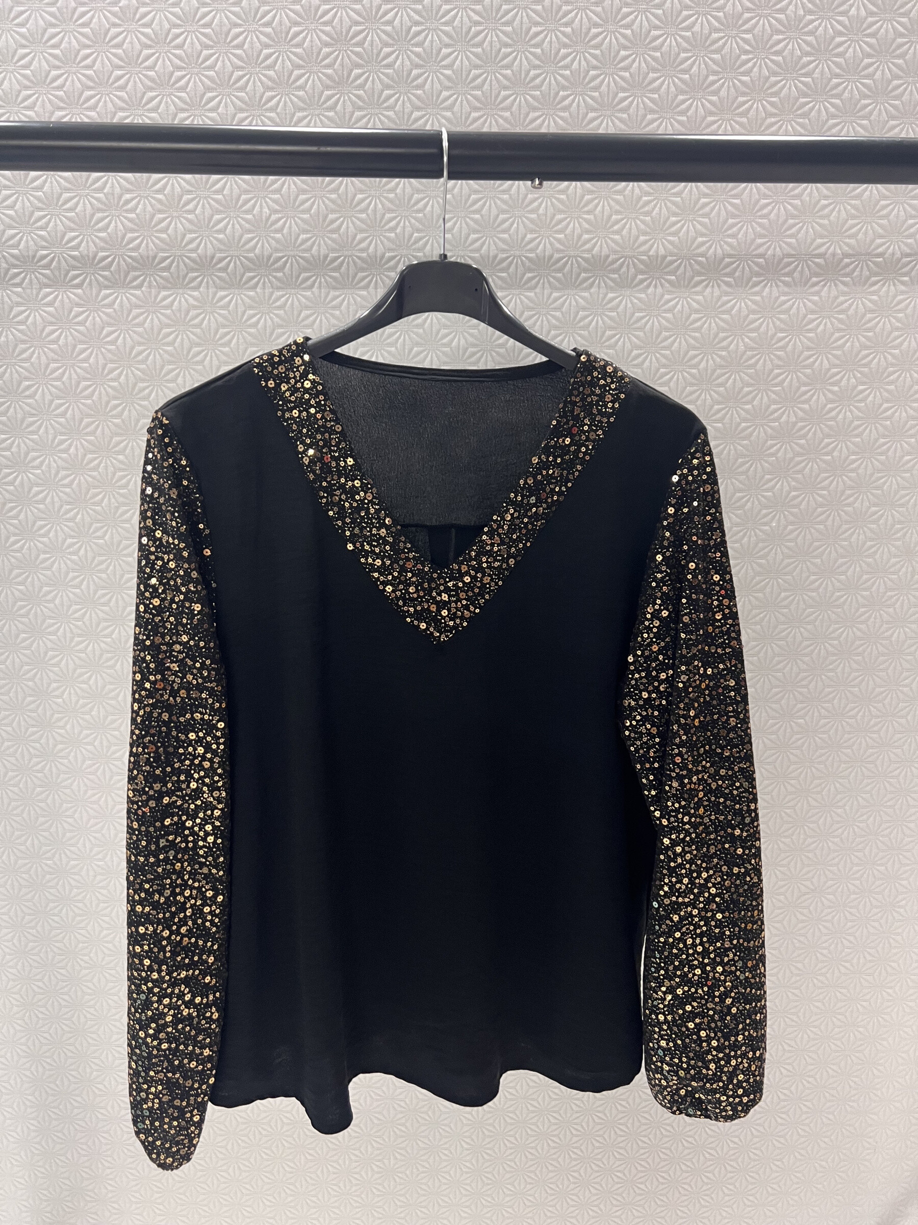 Großhändler ISSYMA - Glänzende Bluse mit V-Ausschnitt