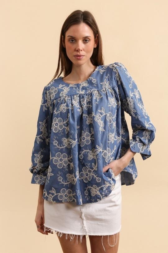 Wholesaler ISSYMA - Oversized denim blouse embroidered with floral patterns