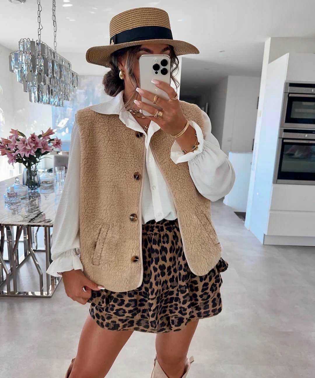 Gilet sans manches effet boucle avec boutons et poches en coton | Paris Fashion Shops