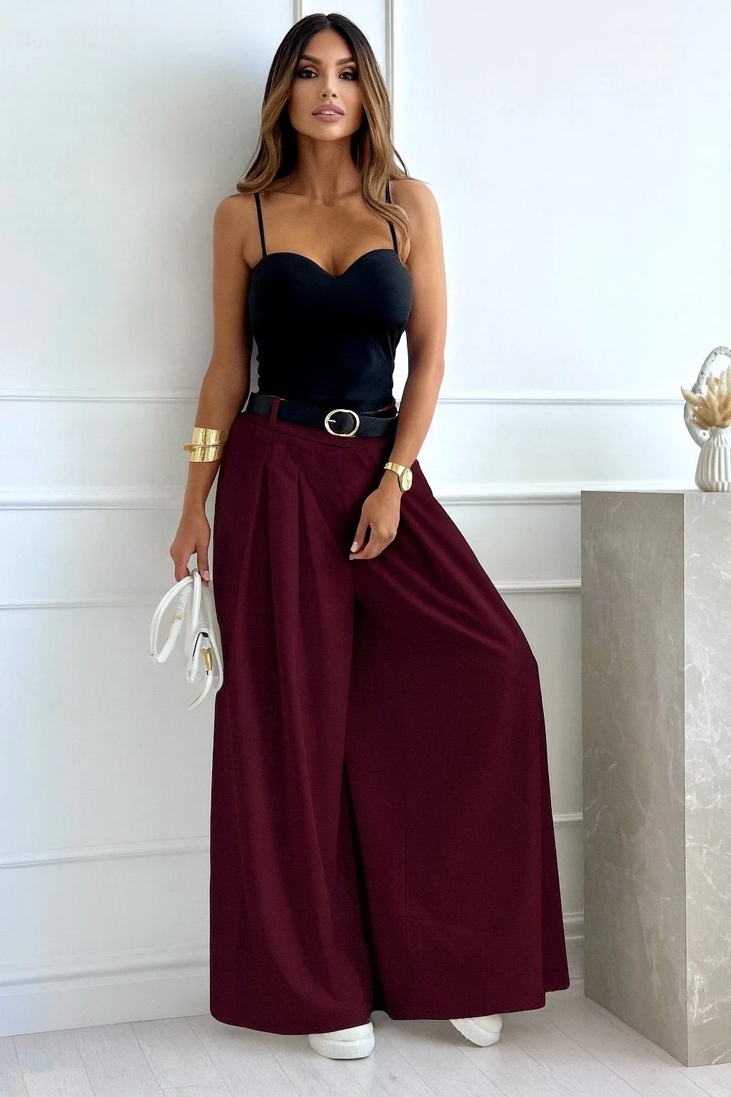 Pantalon magique ,  super extensible , confortable.  et élegant , longueur 105 cm , taille élastique jusqu'à une taille 50 facilement , s'adapte à toutes morphologies , best-sellerLargeur hanches : 75 cmLargeur cuisse : 45 cmLongueur du pantalon : 105 cm