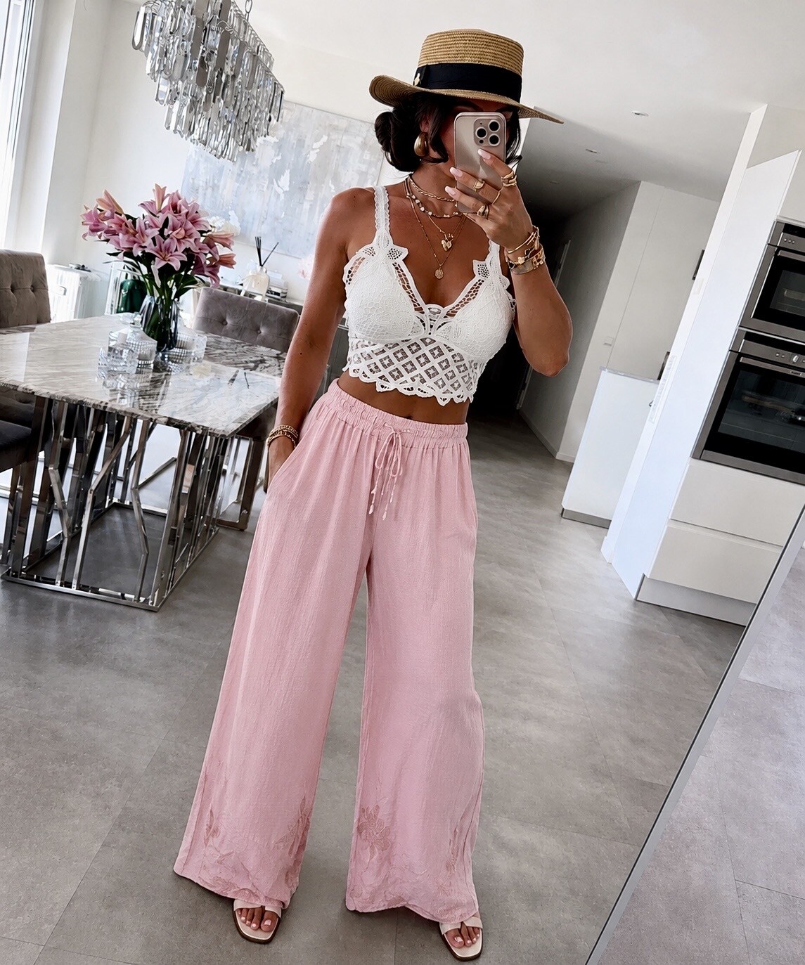 Mayorista ISSYMA - Pantalón con detalle de bordado floral y cordón elástico en cintura
