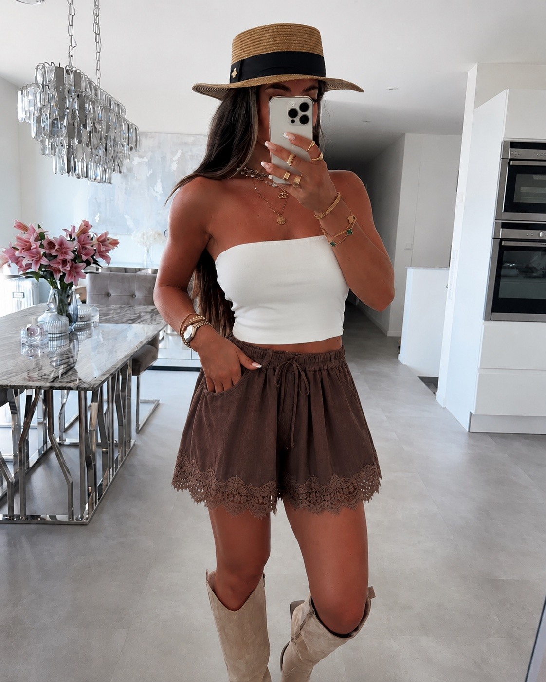 Grossista ISSYMA - Shorts leggeri con dettagli in pizzo e tasche
