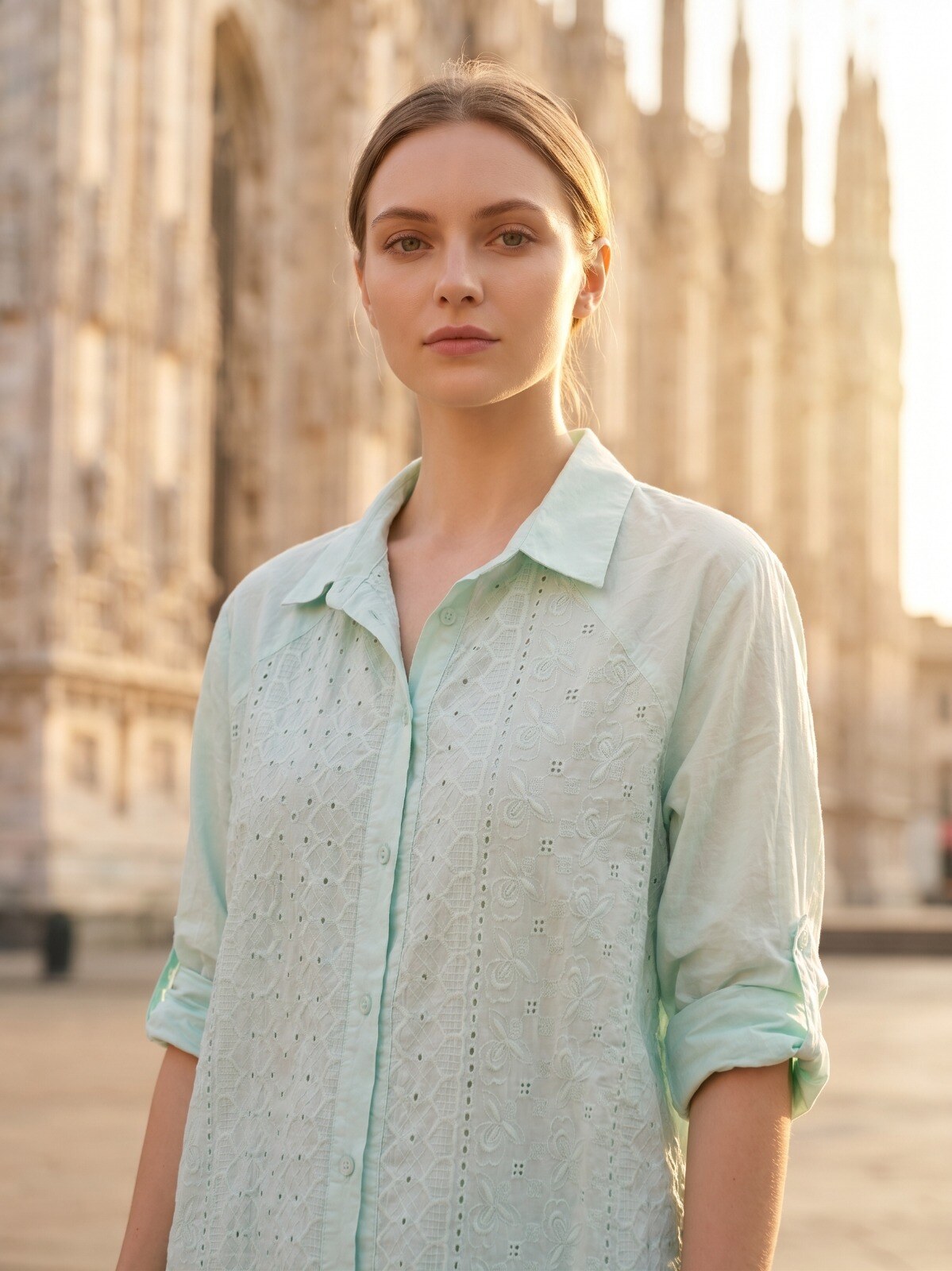 Mayorista IT FASHION MODA - Camisa cerrada con botón falso y bordados