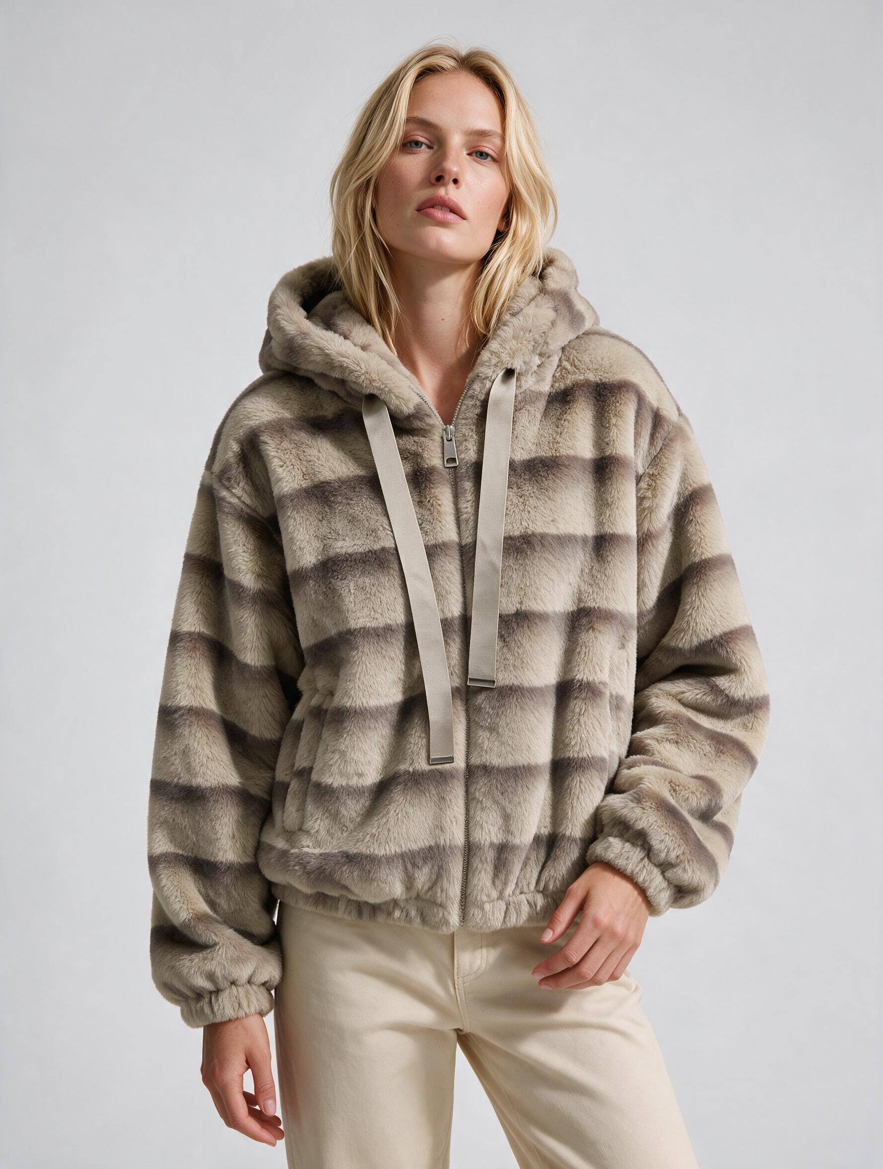 Wholesaler IT FASHION MODA - Women's Fur Jacket
