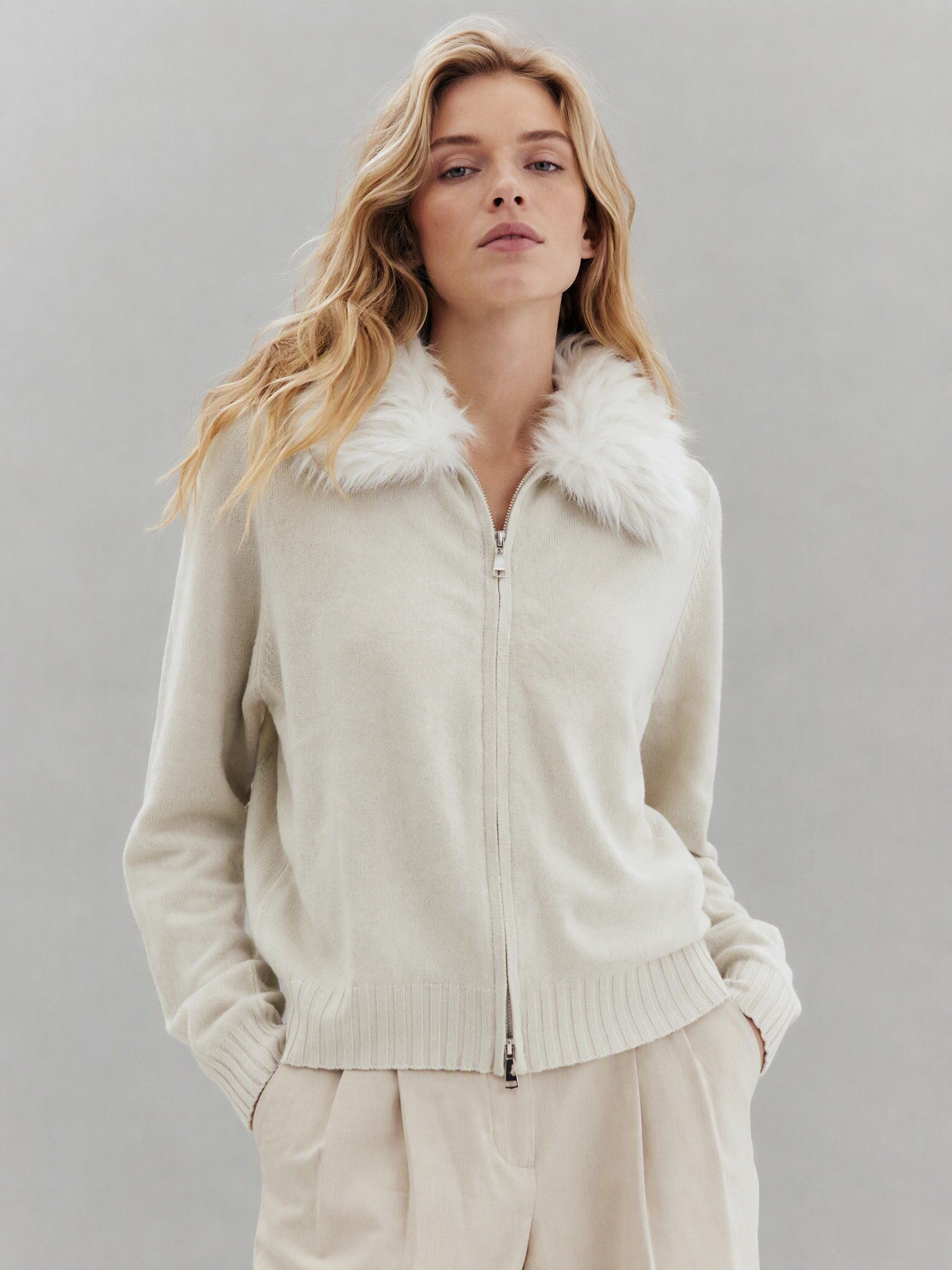 Wholesaler IT FASHION MODA - Women's jacket with fur on the hood