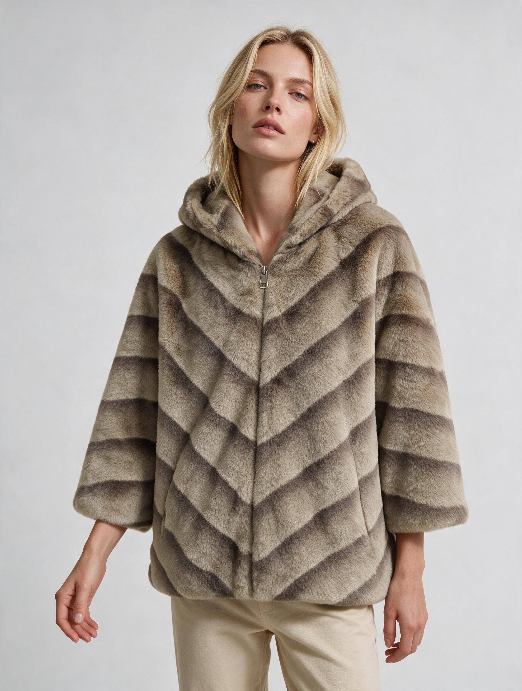 Wholesaler IT FASHION MODA - WOMEN'S FUR JACKET