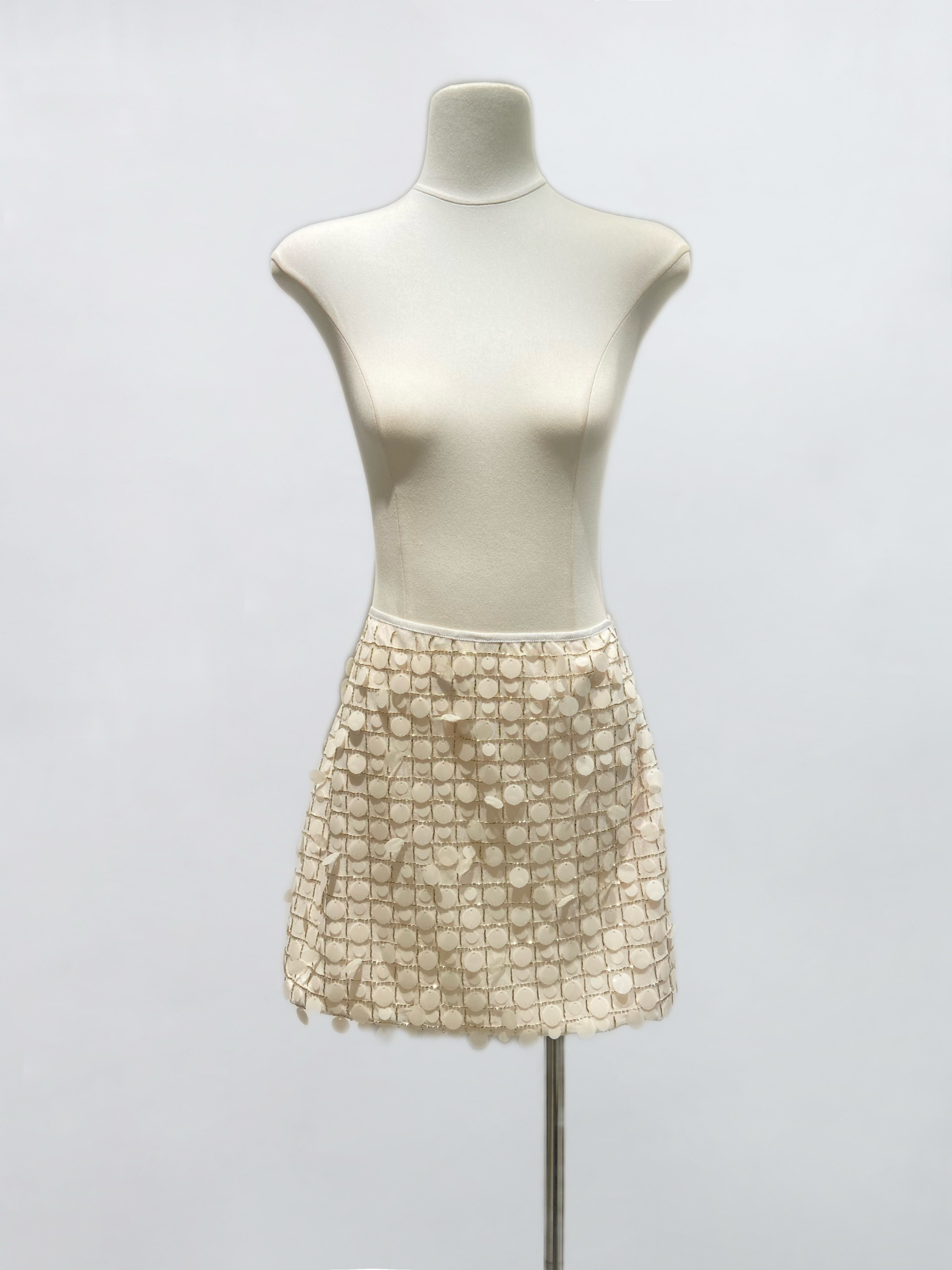 Wholesaler IVIVI - SHORT SKIRT WITH ROUND SEQUINS - BEIGE
