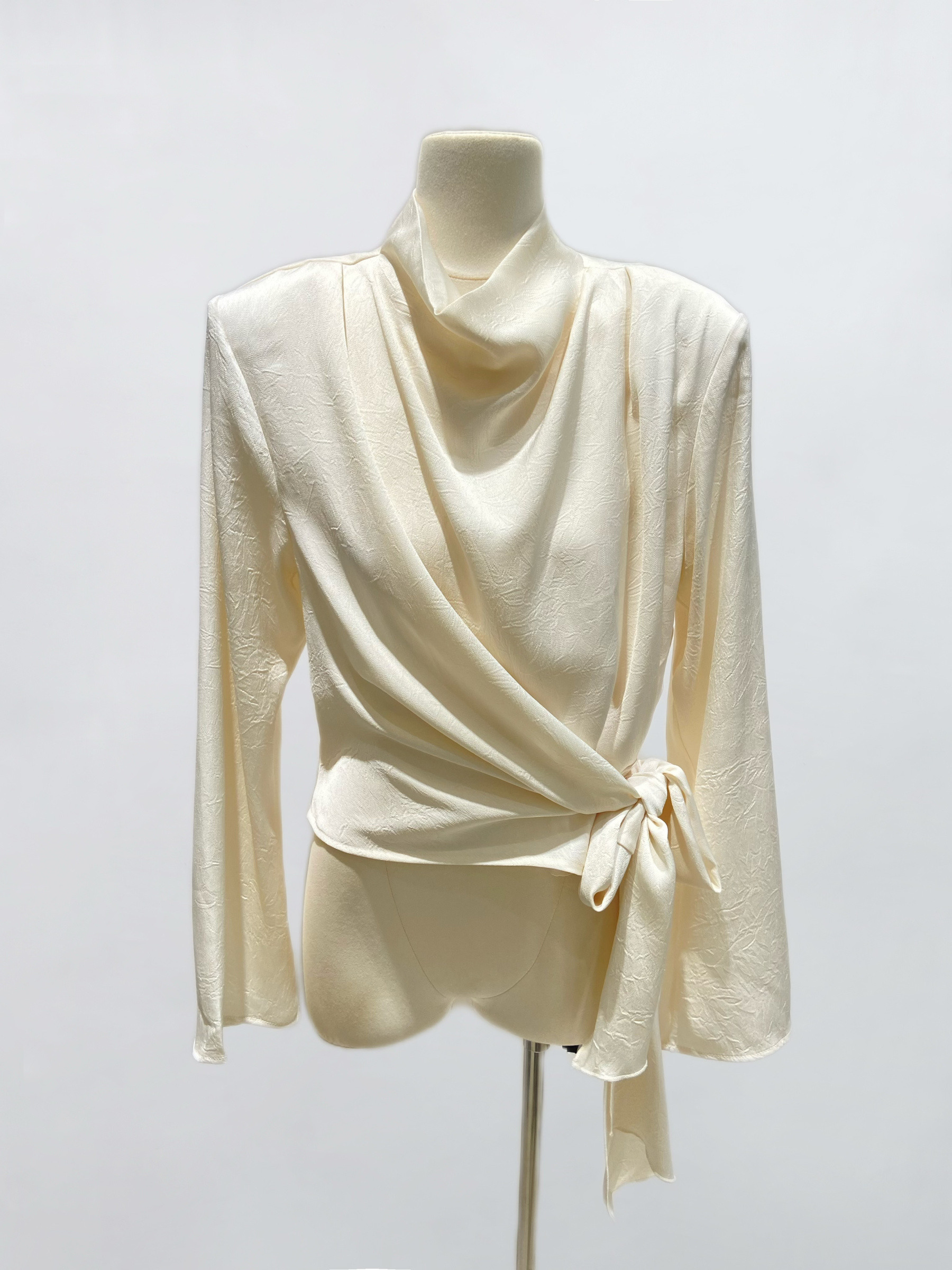 Grossiste IVIVI - Top drapé à col bénitier et lien à nouer BEIGE