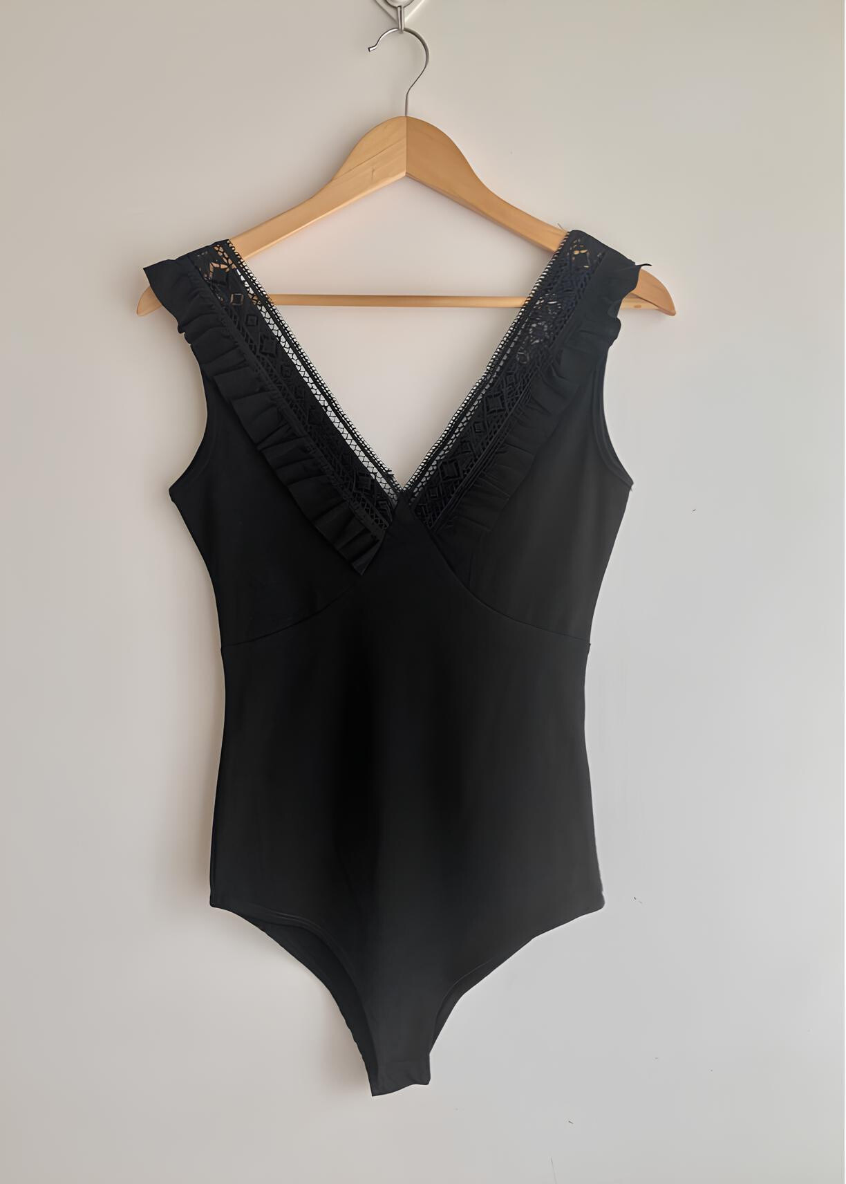 Wholesaler J&H Fashion - V-neck cotton bodysuit with feminine and elegant lace