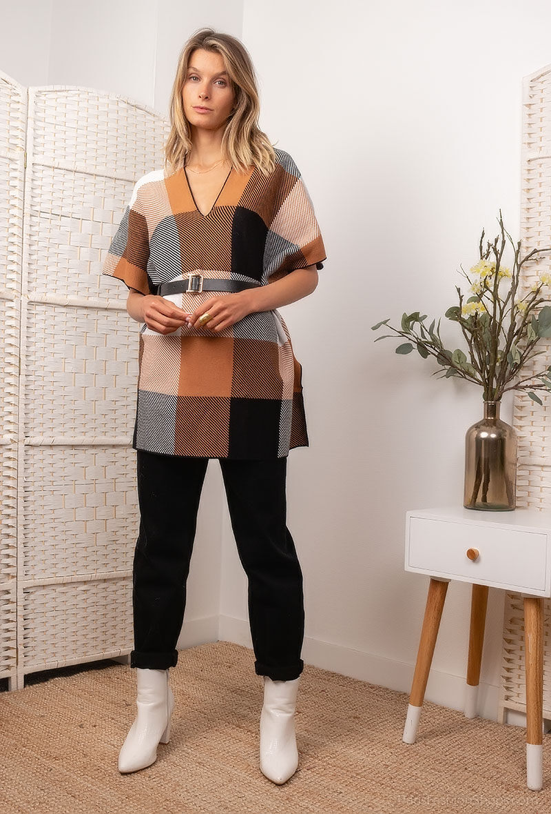 Grossiste J&H Fashion - Poncho avec ceinture à carreaux.