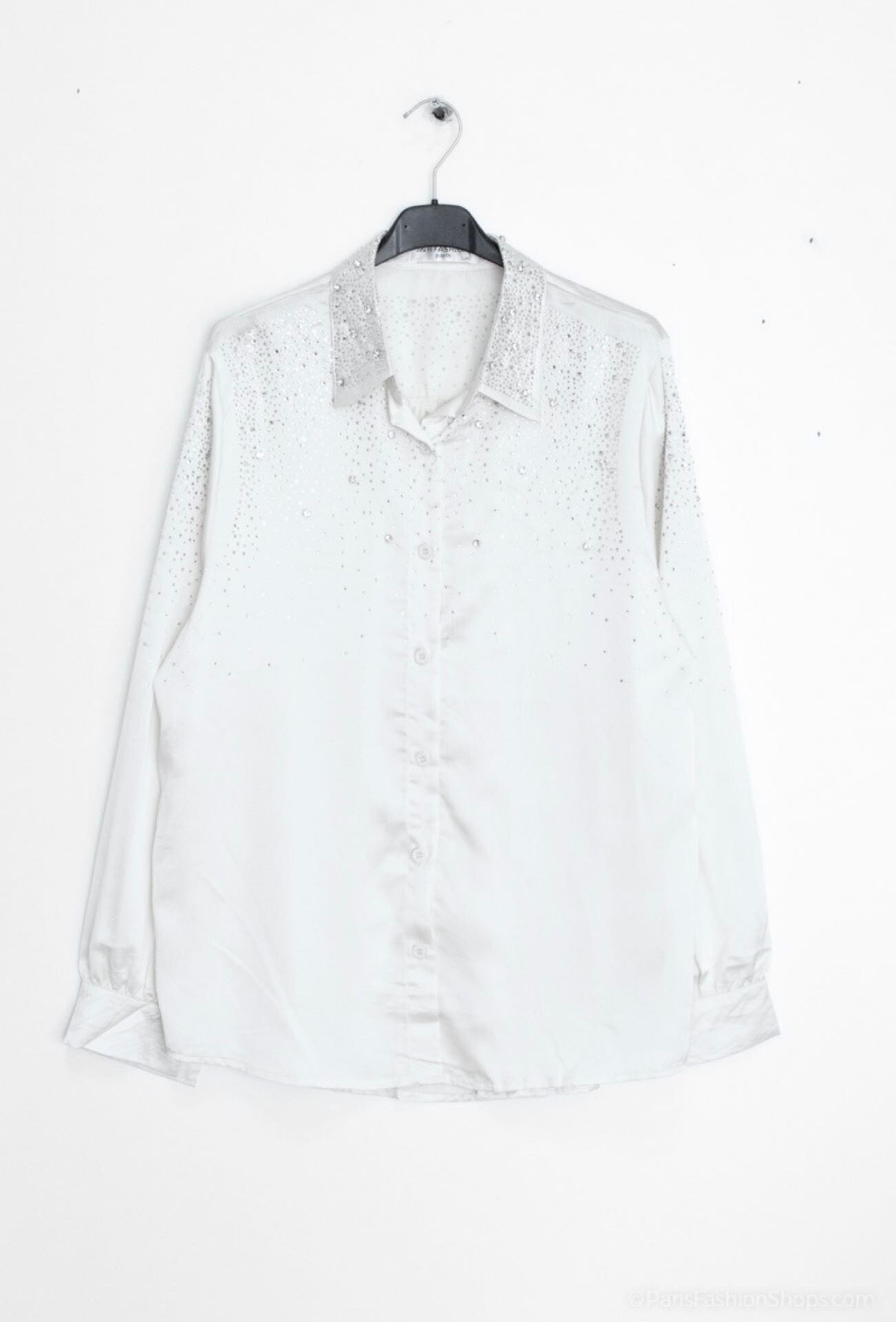 Grossista J&H Fashion - Elegante, femminile, camicia oversize in satin con strass