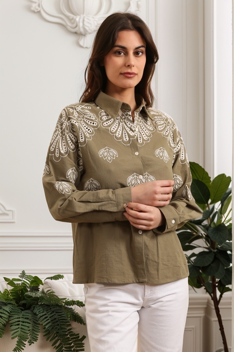 Wholesaler J&H Fashion - Cotton shirt with inlays Broken flower embroidery straight cut