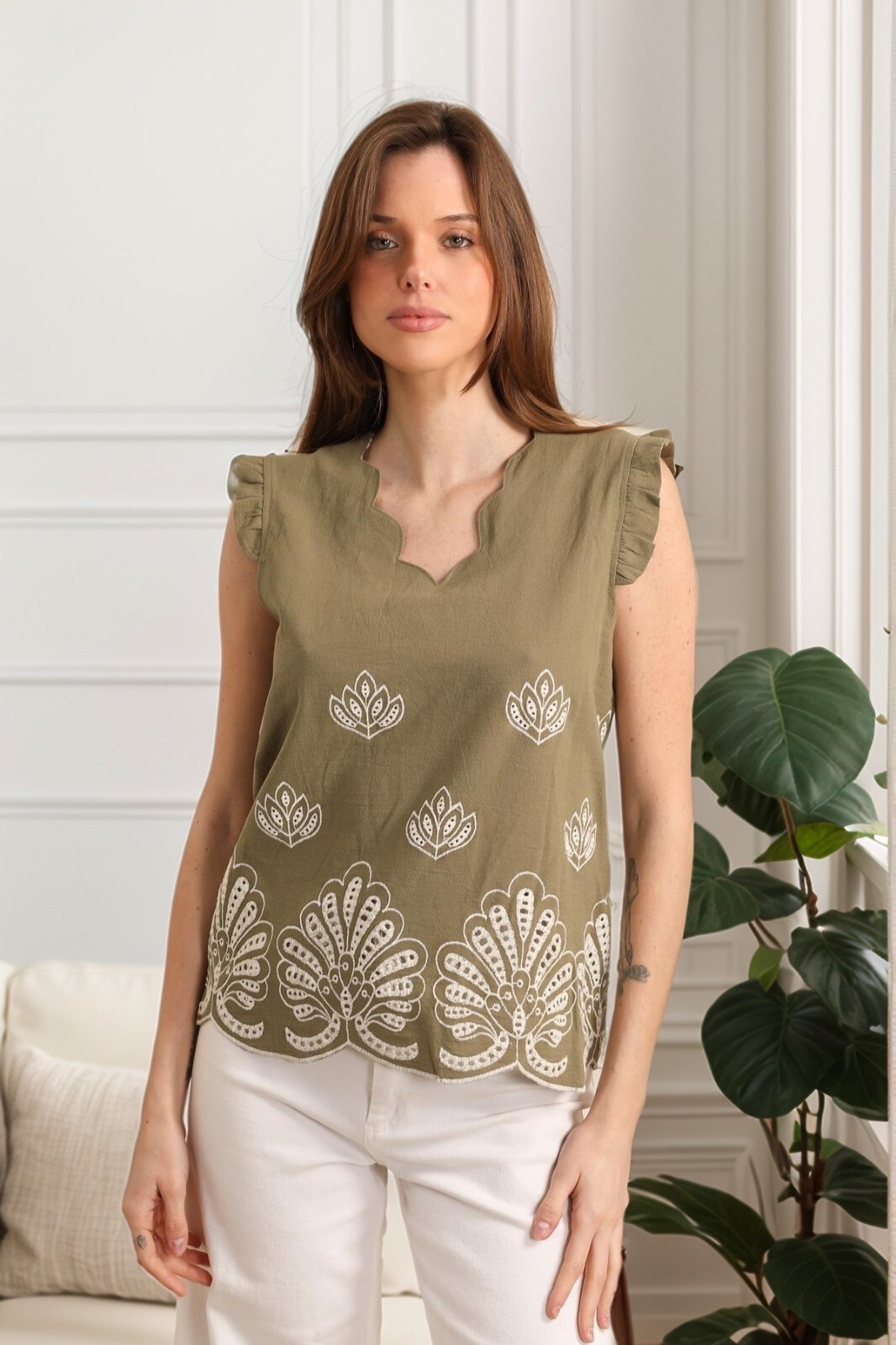 Wholesaler J&H Fashion - Linen tank top with steering wheel, embroidery golden flowers relief